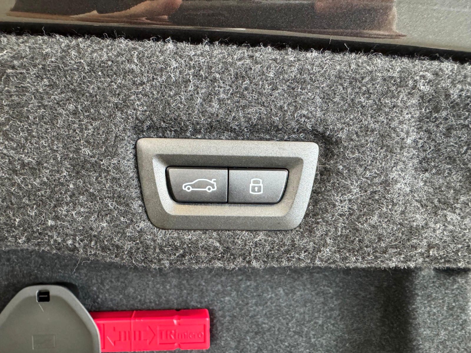 Fahrzeugabbildung BMW M5 Limousine Basis ACC,HUD,PANO,B&W,360,CARBON