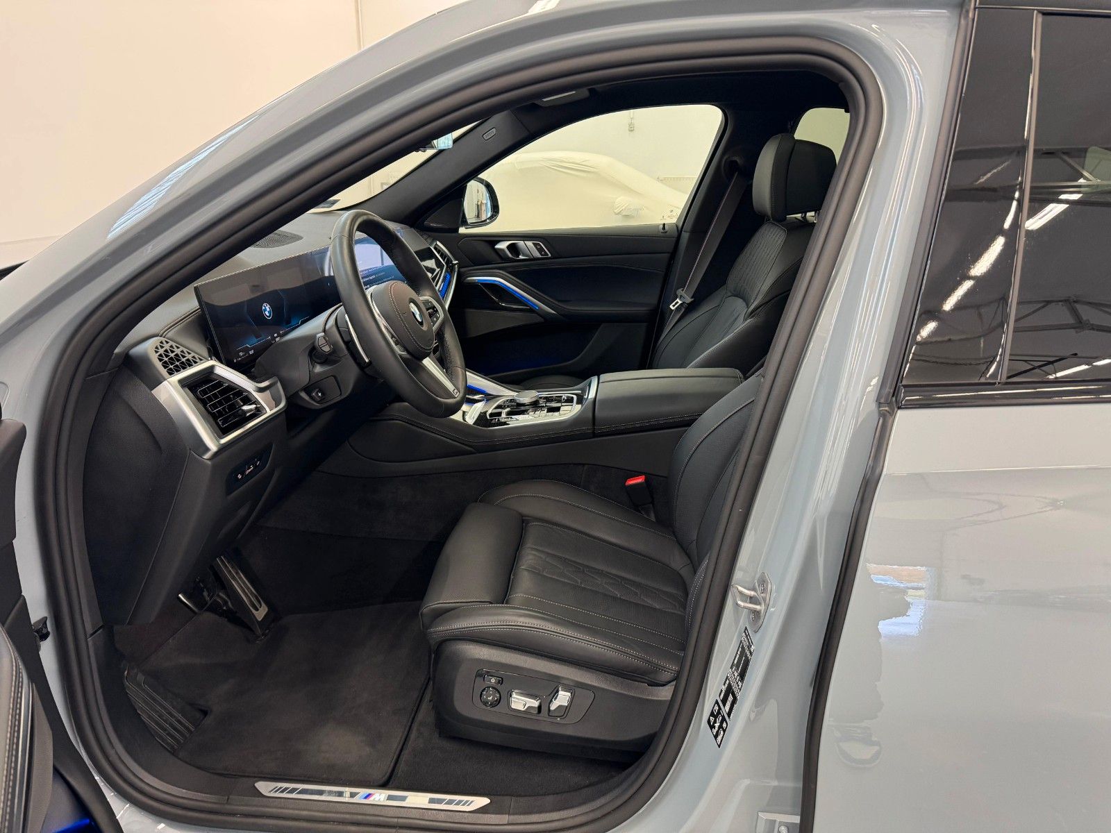 Fahrzeugabbildung BMW X6 30 d xDrive M Sport ACC,HUD,PANO,HARMAN,LUFT,