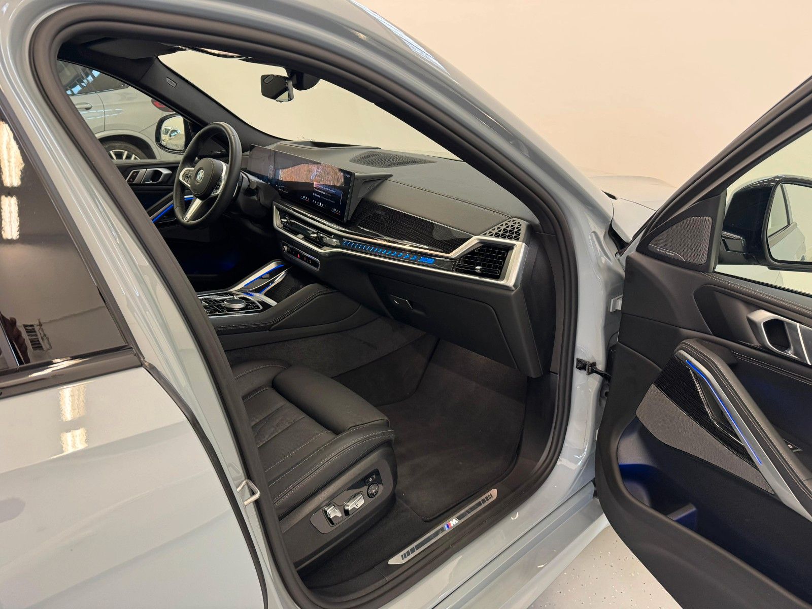 Fahrzeugabbildung BMW X6 30 d xDrive M Sport ACC,HUD,PANO,HARMAN,LUFT,