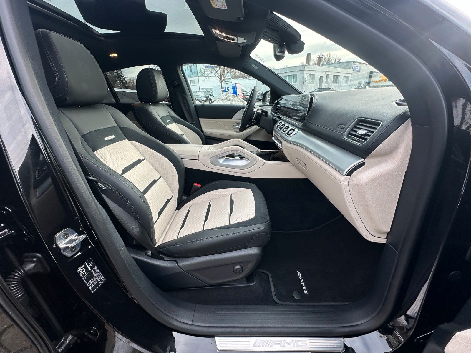 Fahrzeugabbildung Mercedes-Benz GLE 53e AMG 4M Coupe DISTR,HUD,PANO,B&W,LUFT