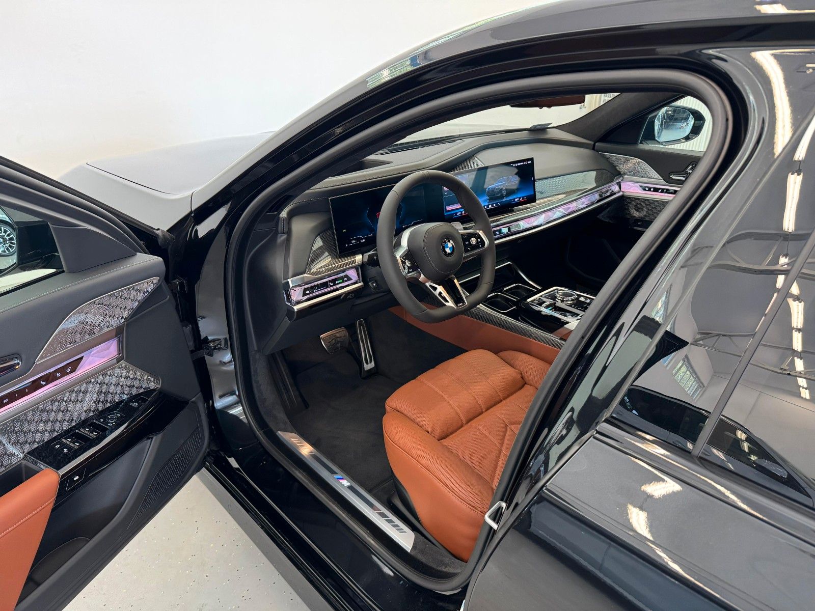 Fahrzeugabbildung BMW 740d xDrive MSport ACC,HUD,SKYL,B&W,LUFT,TV,Usw