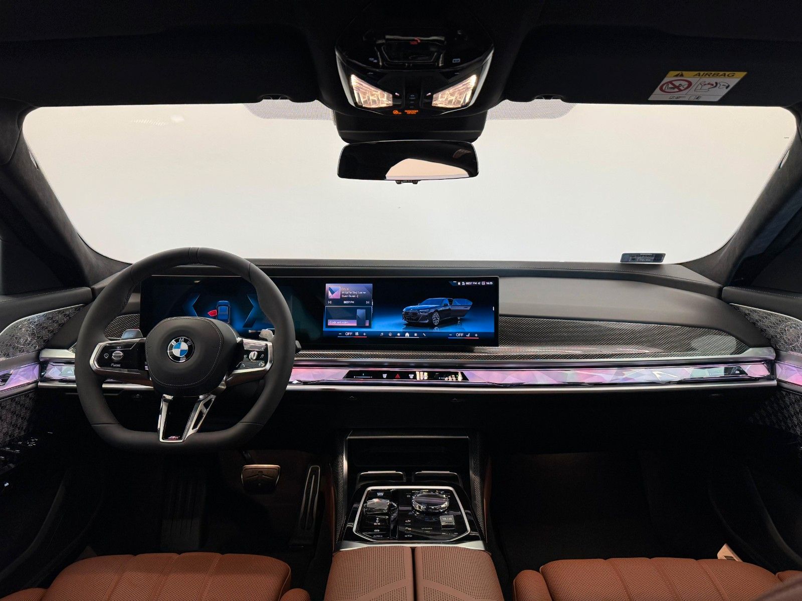 Fahrzeugabbildung BMW 740d xDrive MSport ACC,HUD,SKYL,B&W,LUFT,TV,Usw