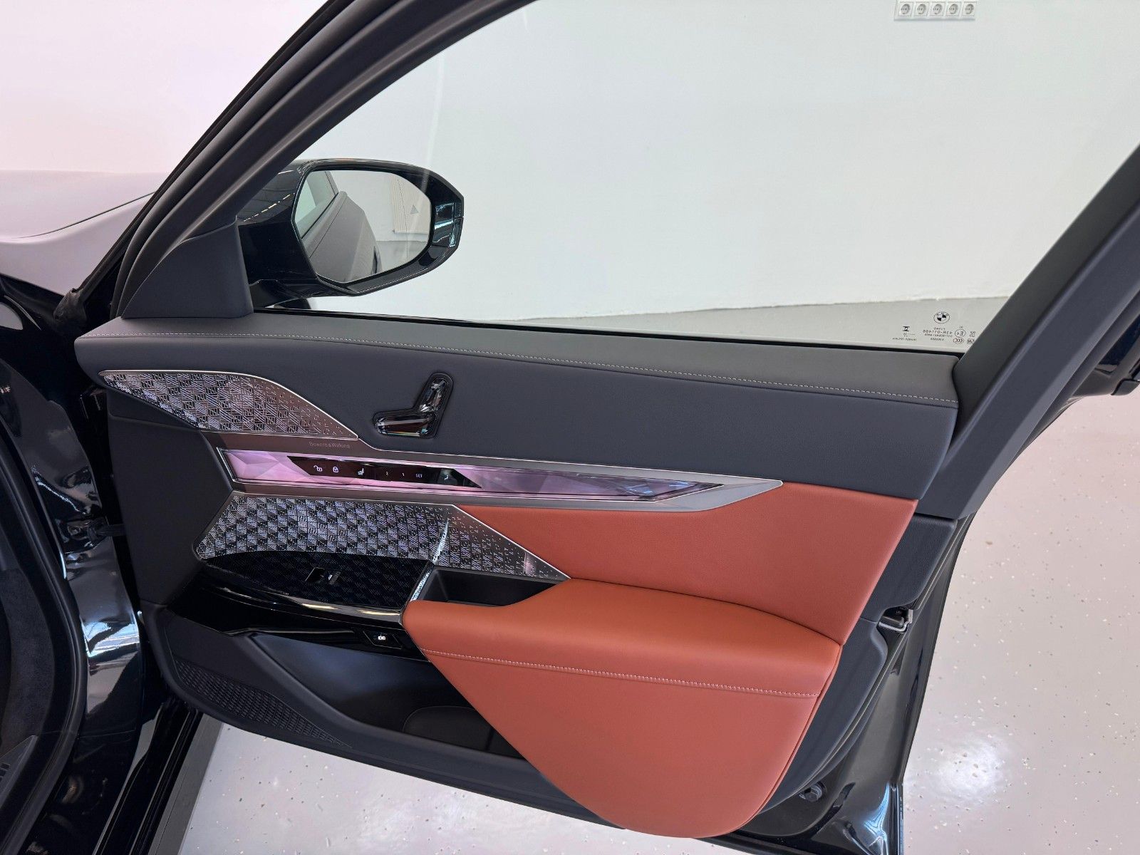 Fahrzeugabbildung BMW 740d xDrive MSport ACC,HUD,SKYL,B&W,LUFT,TV,Usw