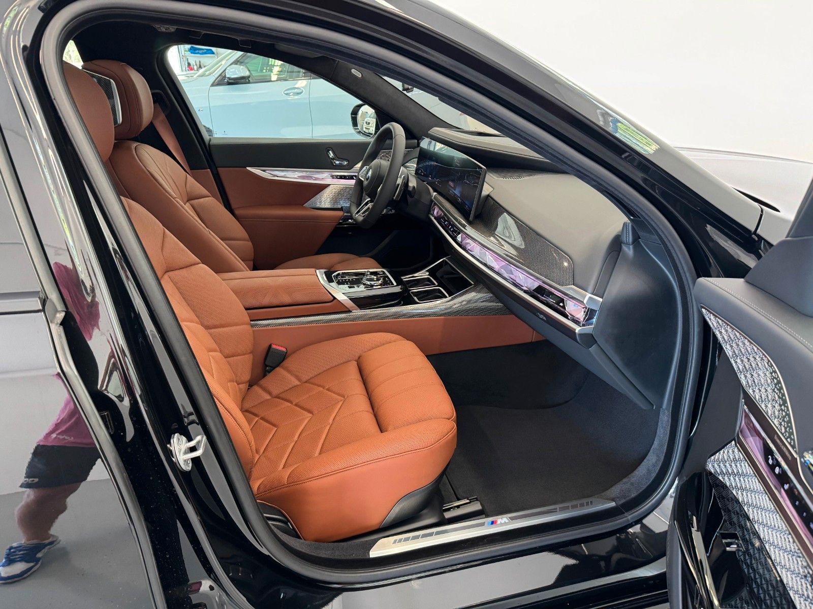 Fahrzeugabbildung BMW 740d xDrive MSport ACC,HUD,SKYL,B&W,LUFT,TV,Usw