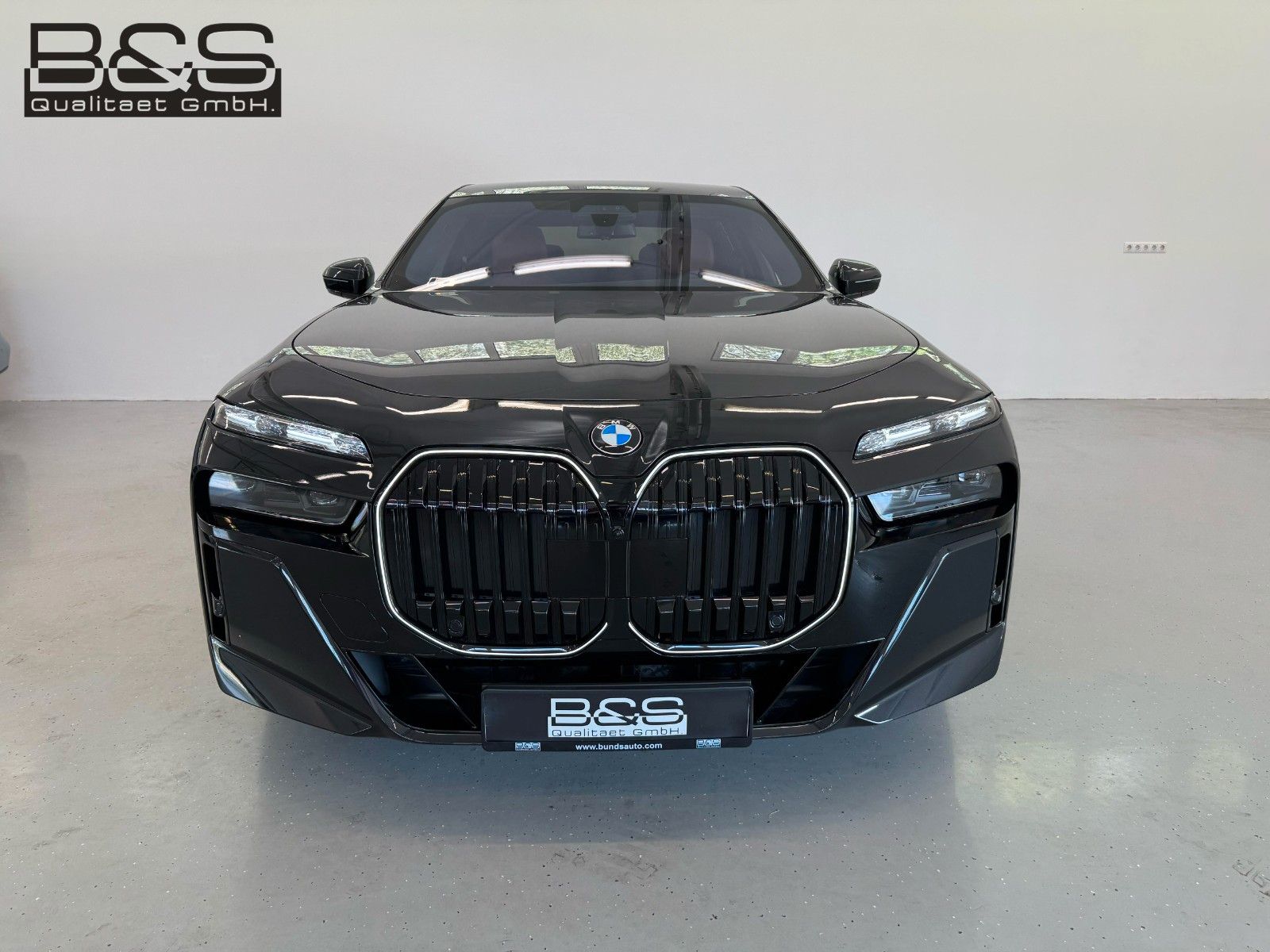 Fahrzeugabbildung BMW 740d xDrive MSport ACC,HUD,SKYL,B&W,LUFT,TV,Usw