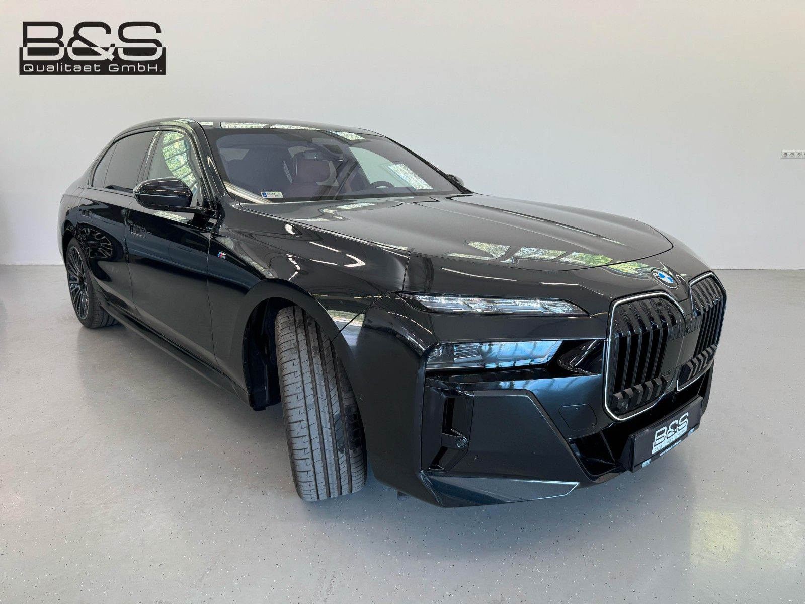 Fahrzeugabbildung BMW 740d xDrive MSport ACC,HUD,SKYL,B&W,LUFT,TV,Usw