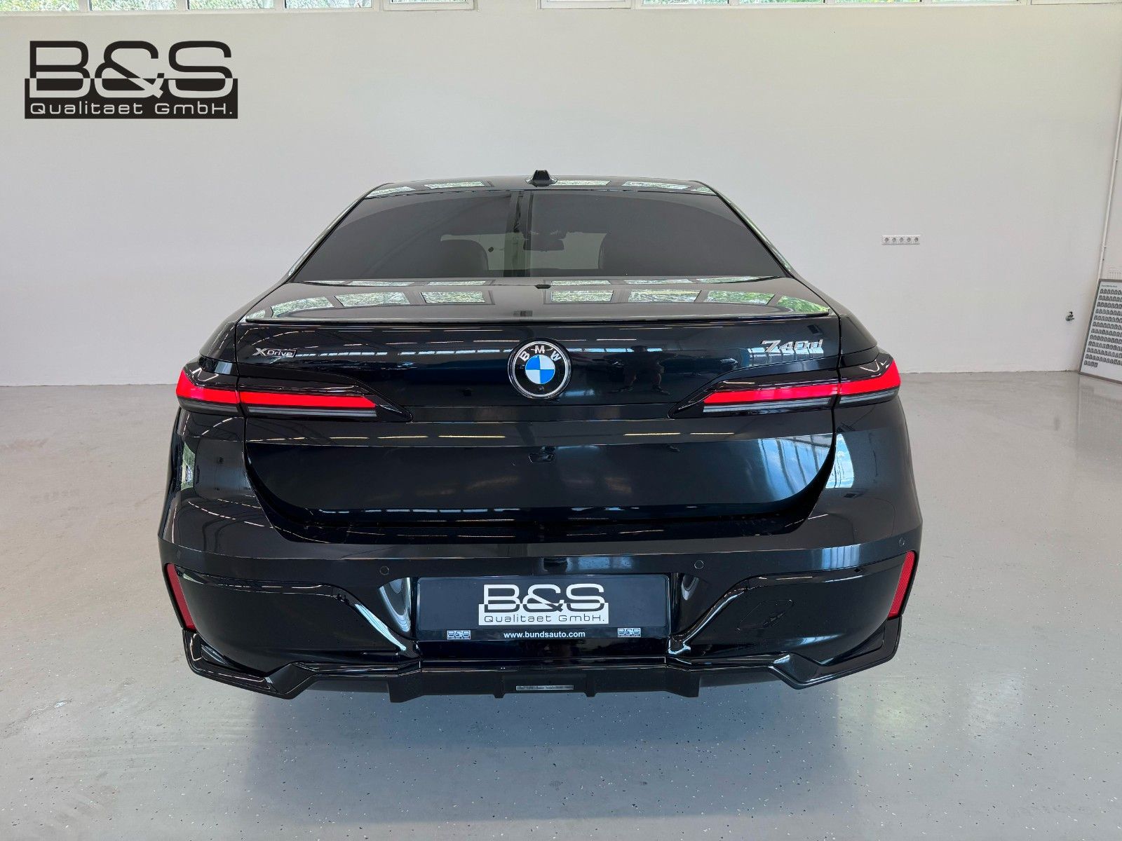 Fahrzeugabbildung BMW 740d xDrive MSport ACC,HUD,SKYL,B&W,LUFT,TV,Usw