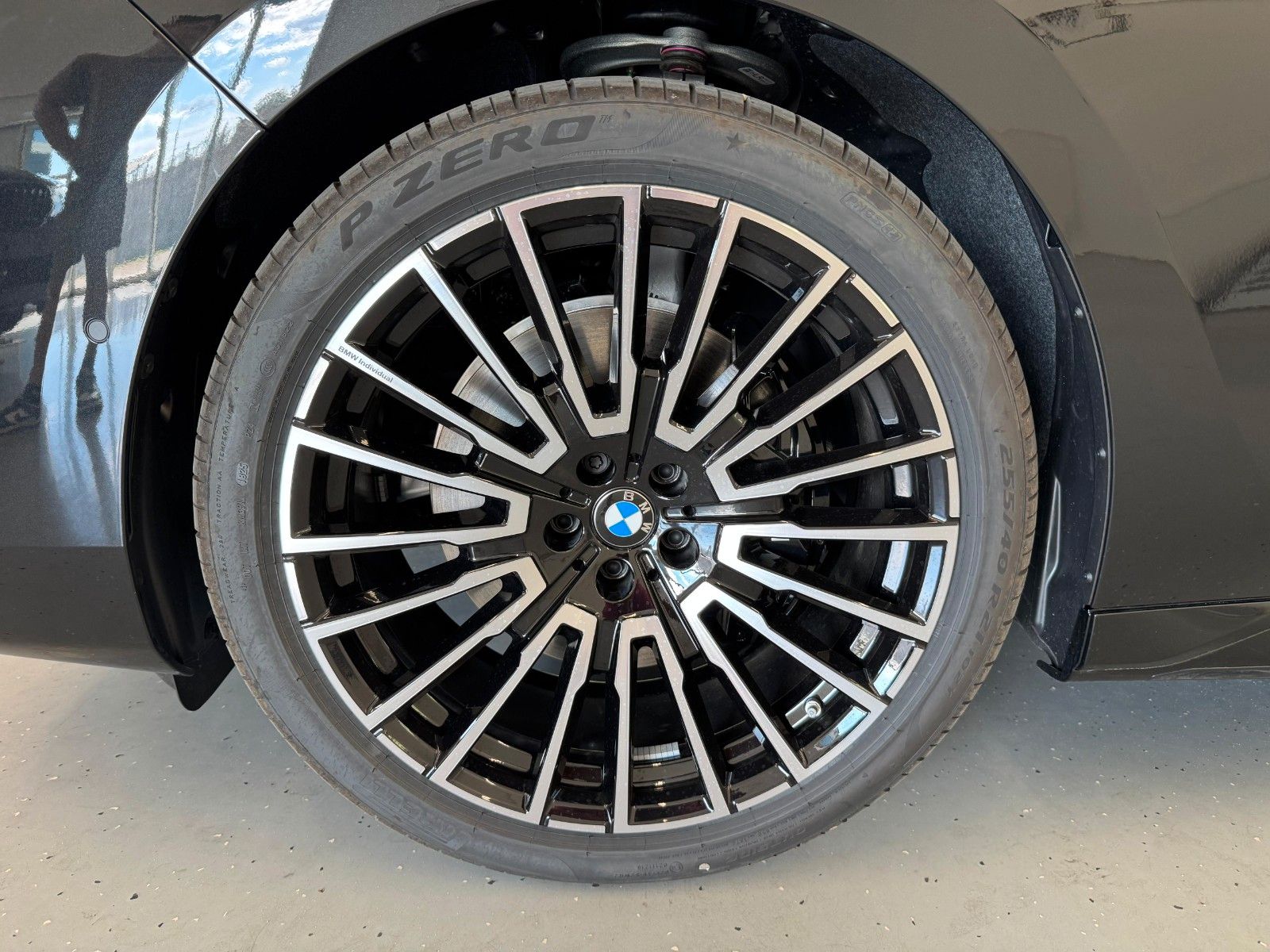 Fahrzeugabbildung BMW 740d xDrive MSport ACC,HUD,SKYL,B&W,LUFT,TV,Usw