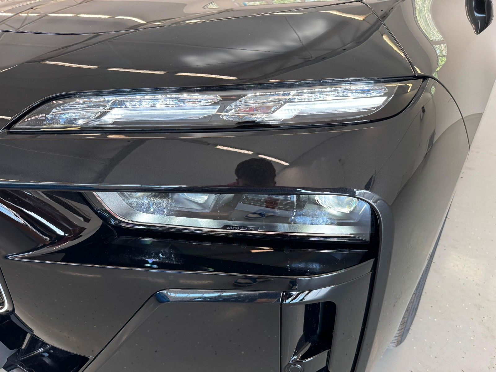 Fahrzeugabbildung BMW 740d xDrive MSport ACC,HUD,SKYL,B&W,LUFT,TV,Usw