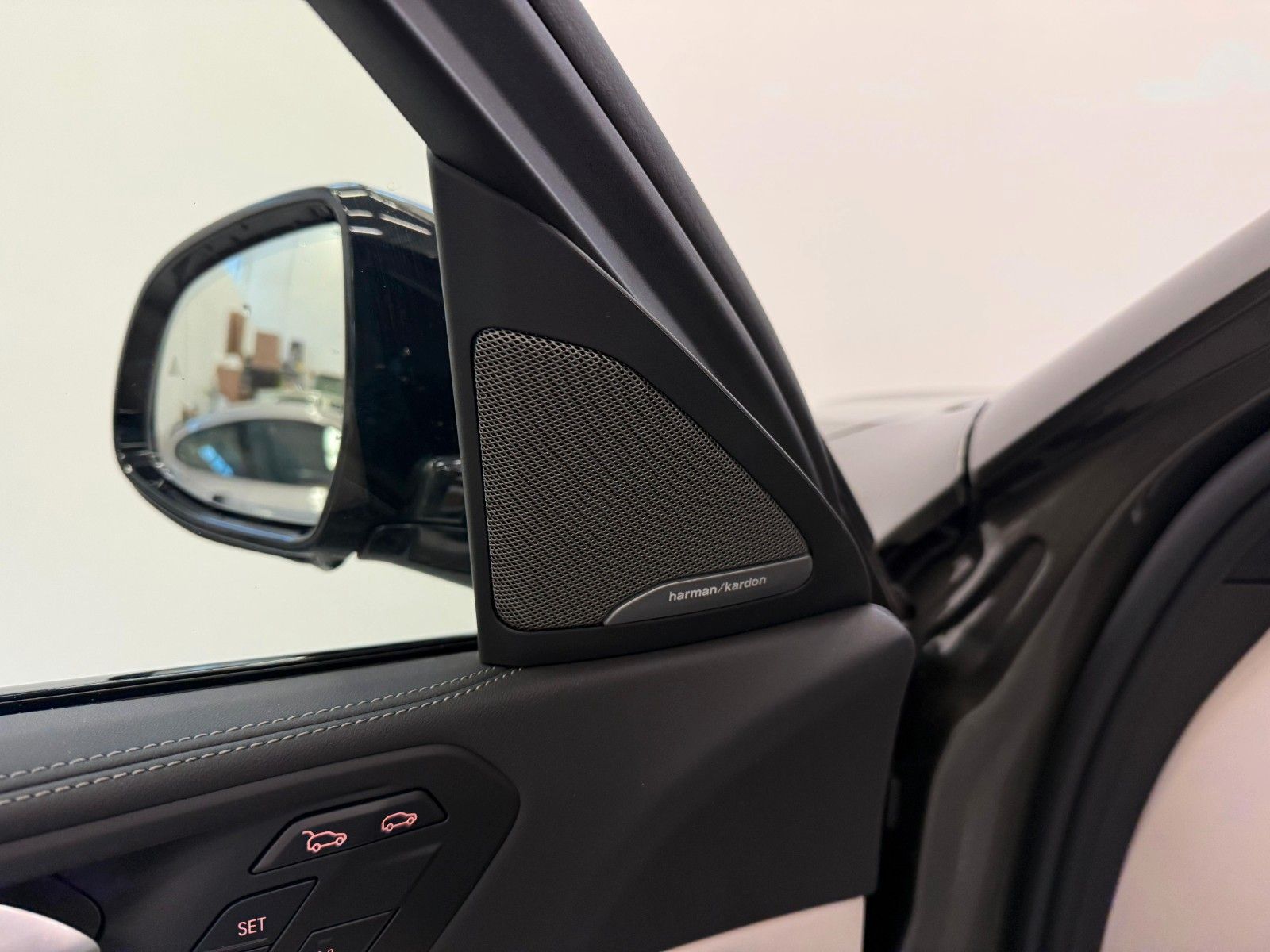 Fahrzeugabbildung BMW X6 40d xDrive MSport ACC,HUD,PANO,LUFT,HARMAN...