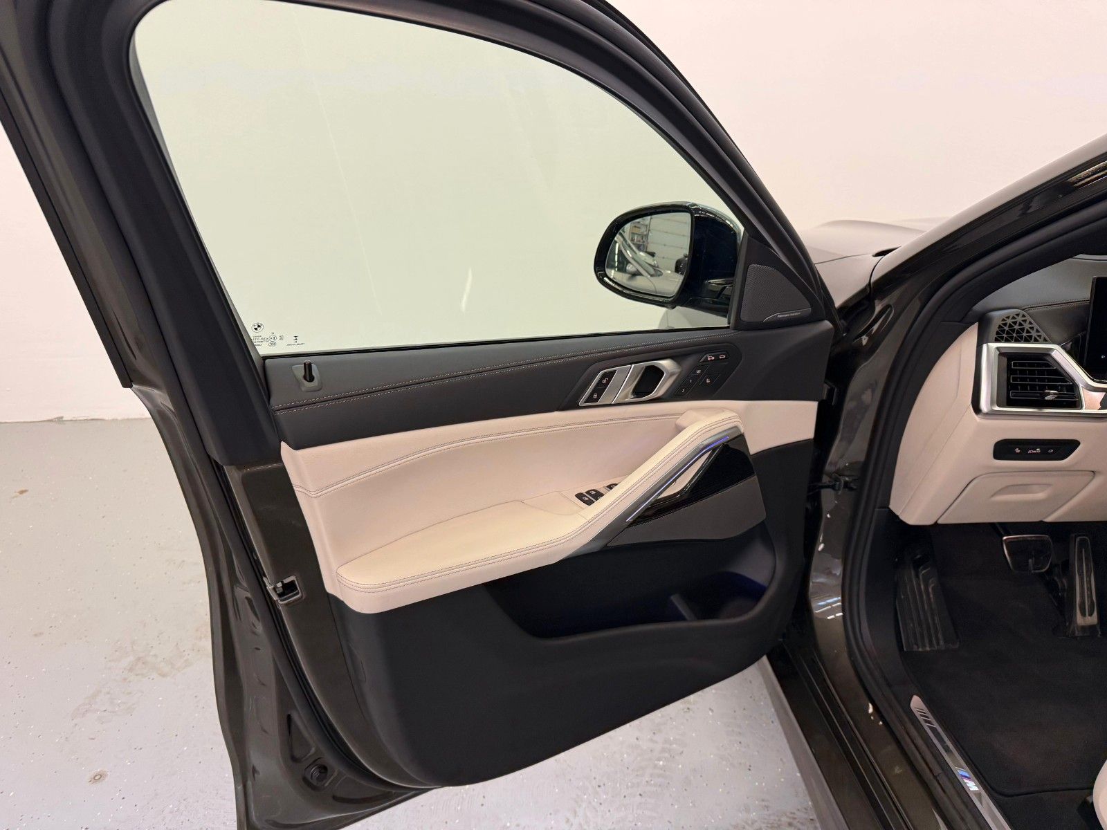 Fahrzeugabbildung BMW X6 40d xDrive MSport ACC,HUD,PANO,LUFT,HARMAN...