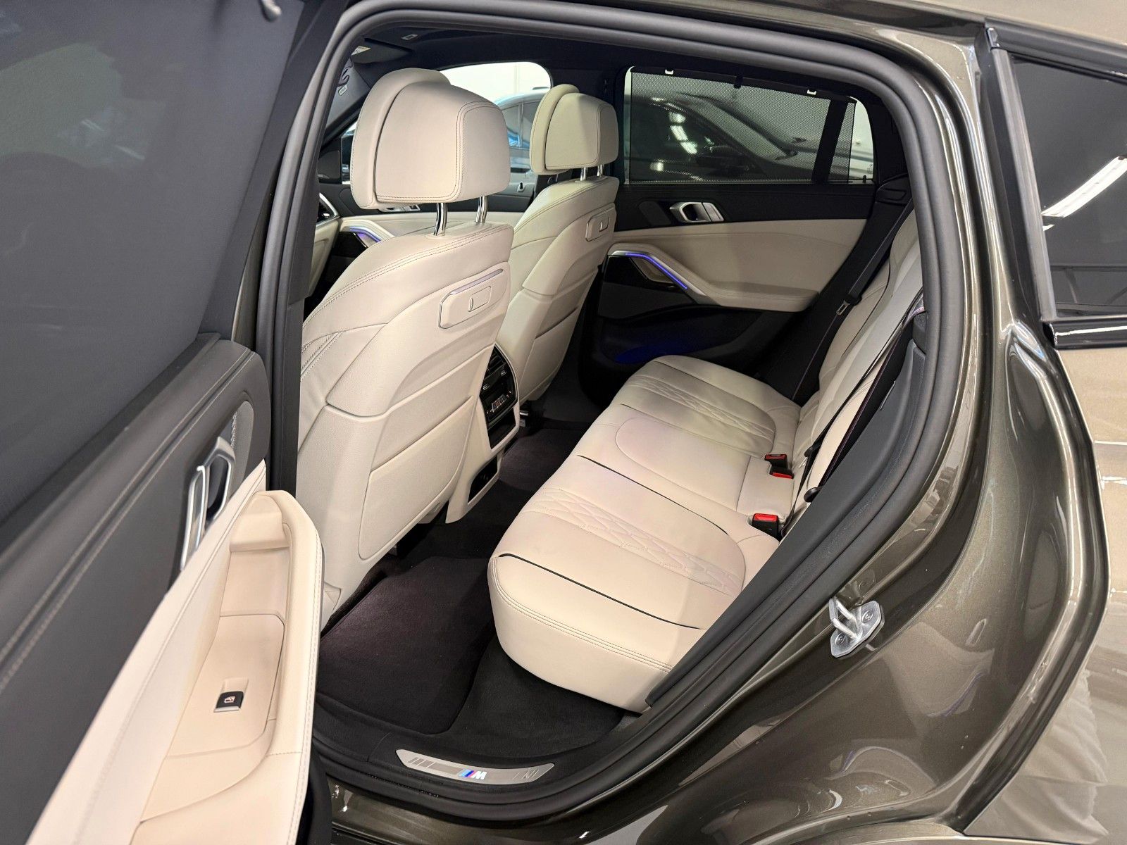 Fahrzeugabbildung BMW X6 40d xDrive MSport ACC,HUD,PANO,LUFT,HARMAN...