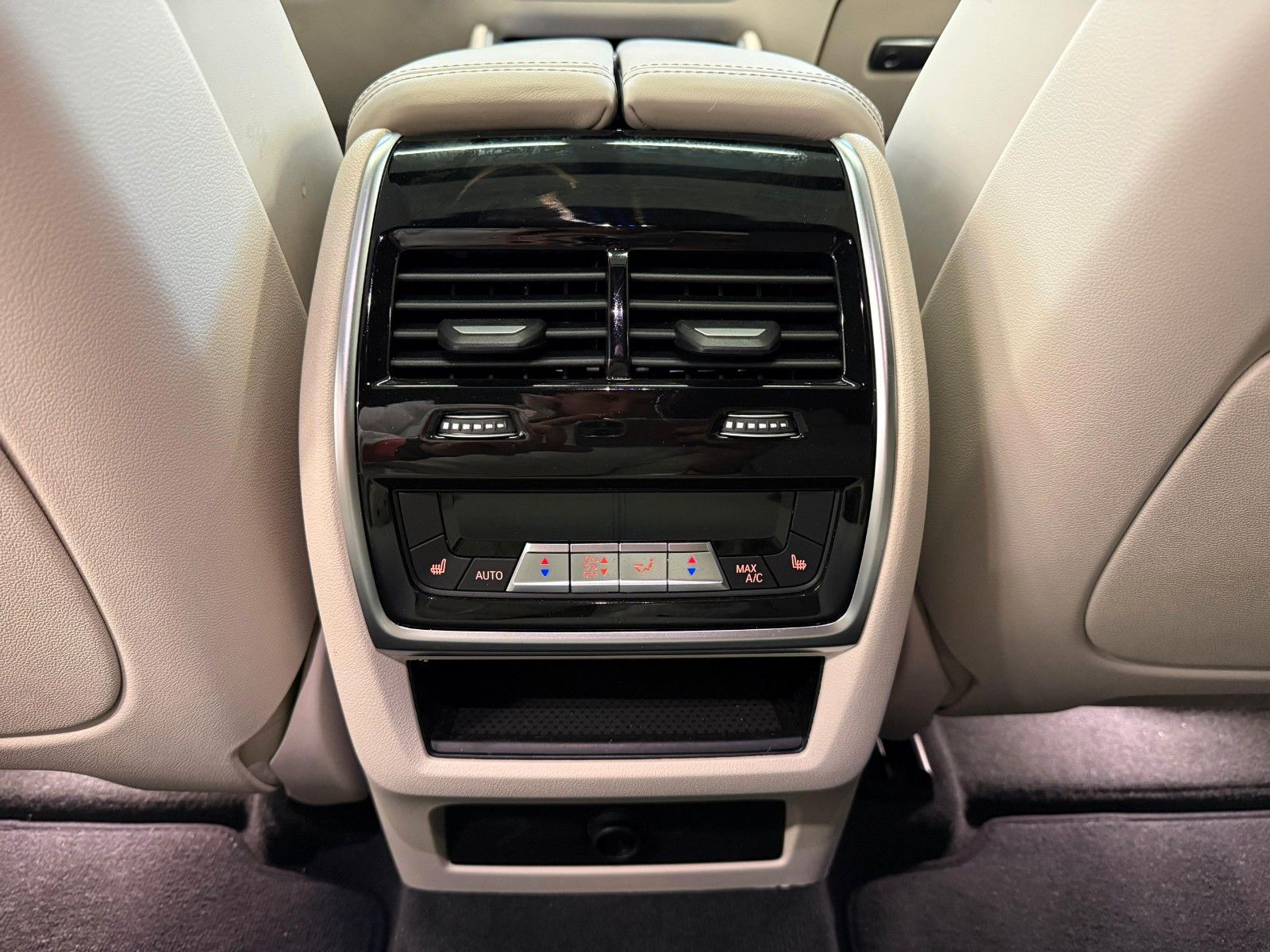 Fahrzeugabbildung BMW X6 40d xDrive MSport ACC,HUD,PANO,LUFT,HARMAN...