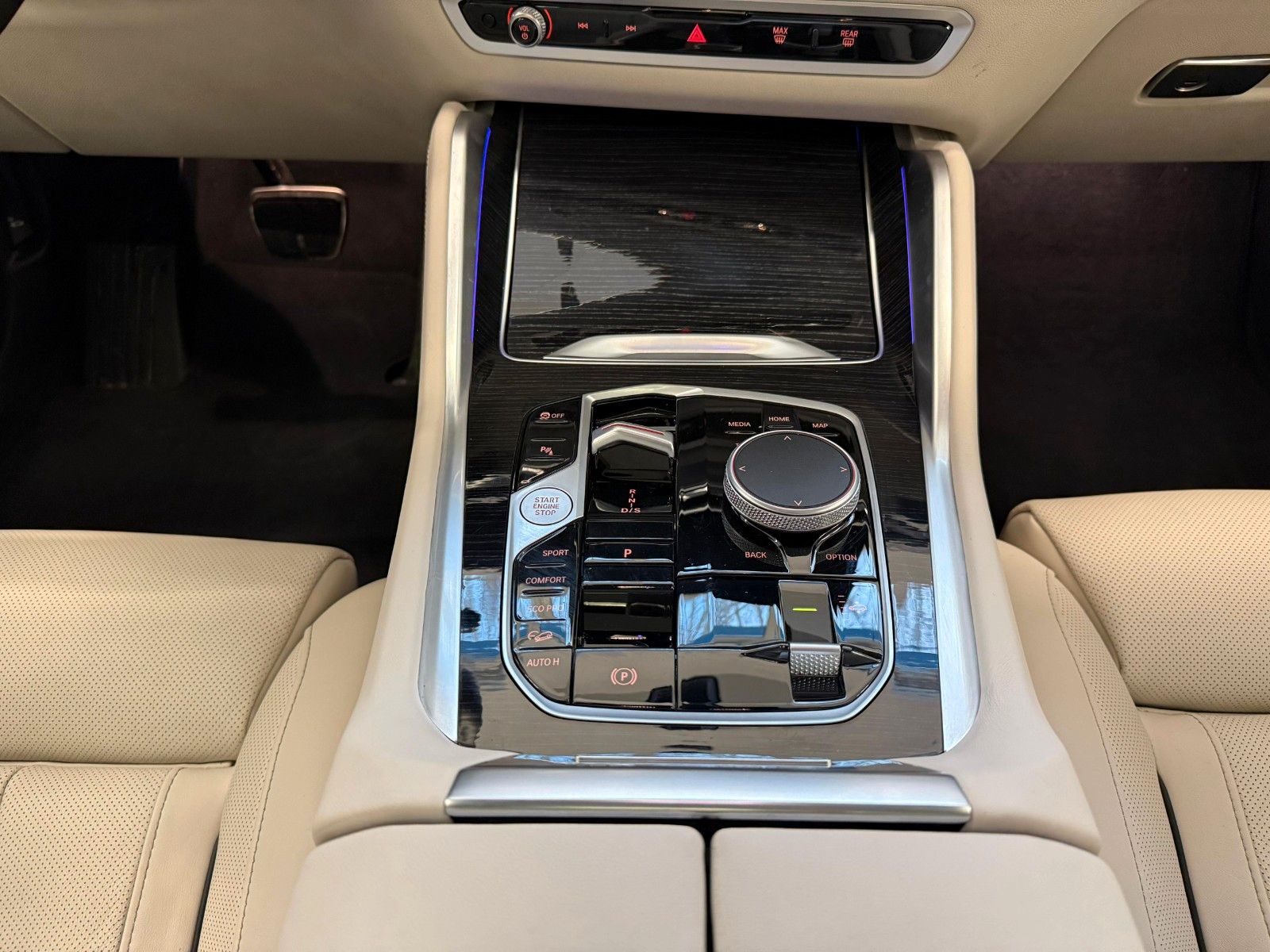 Fahrzeugabbildung BMW X6 40d xDrive MSport ACC,HUD,PANO,LUFT,HARMAN...