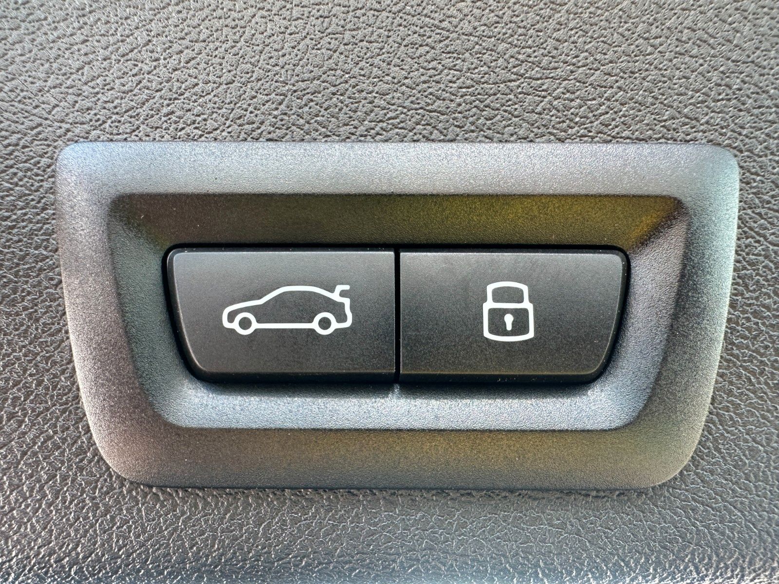 Fahrzeugabbildung BMW X6 40d xDrive M Sport ACC,HUD,PANO,LUFT,HARMAN