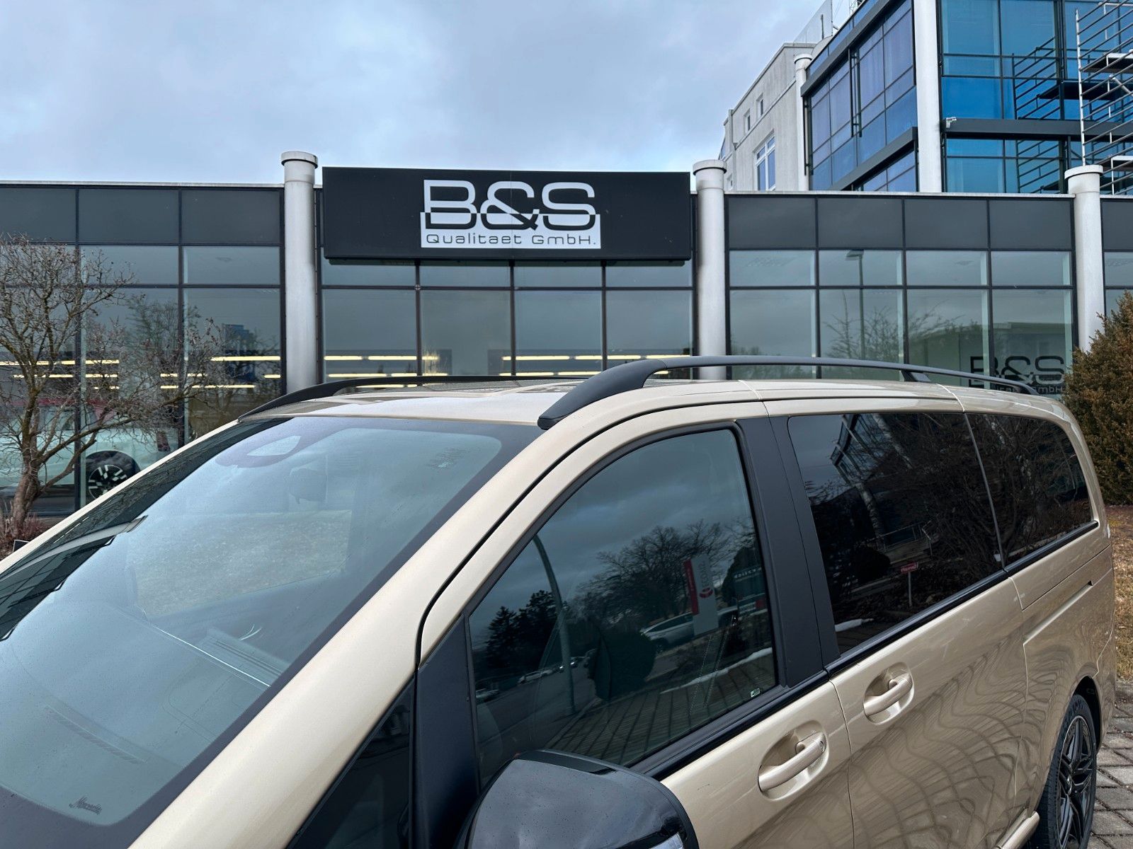 Fahrzeugabbildung Mercedes-Benz V300d 4M AMG,extralang,Luxussitz,DISTR,LUFT,AHK