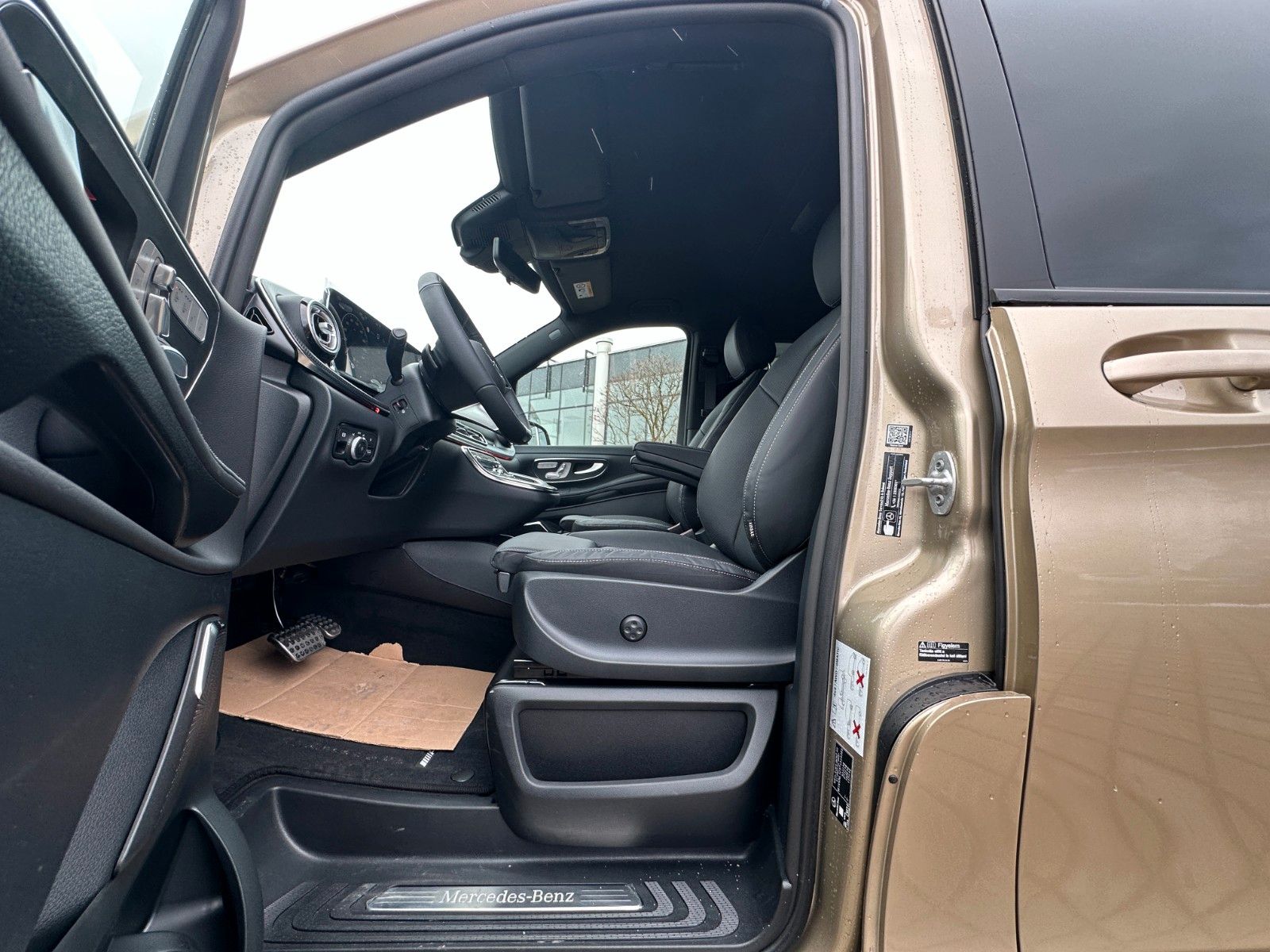 Fahrzeugabbildung Mercedes-Benz V300d 4M AMG,extralang,Luxussitz,DISTR,LUFT,AHK