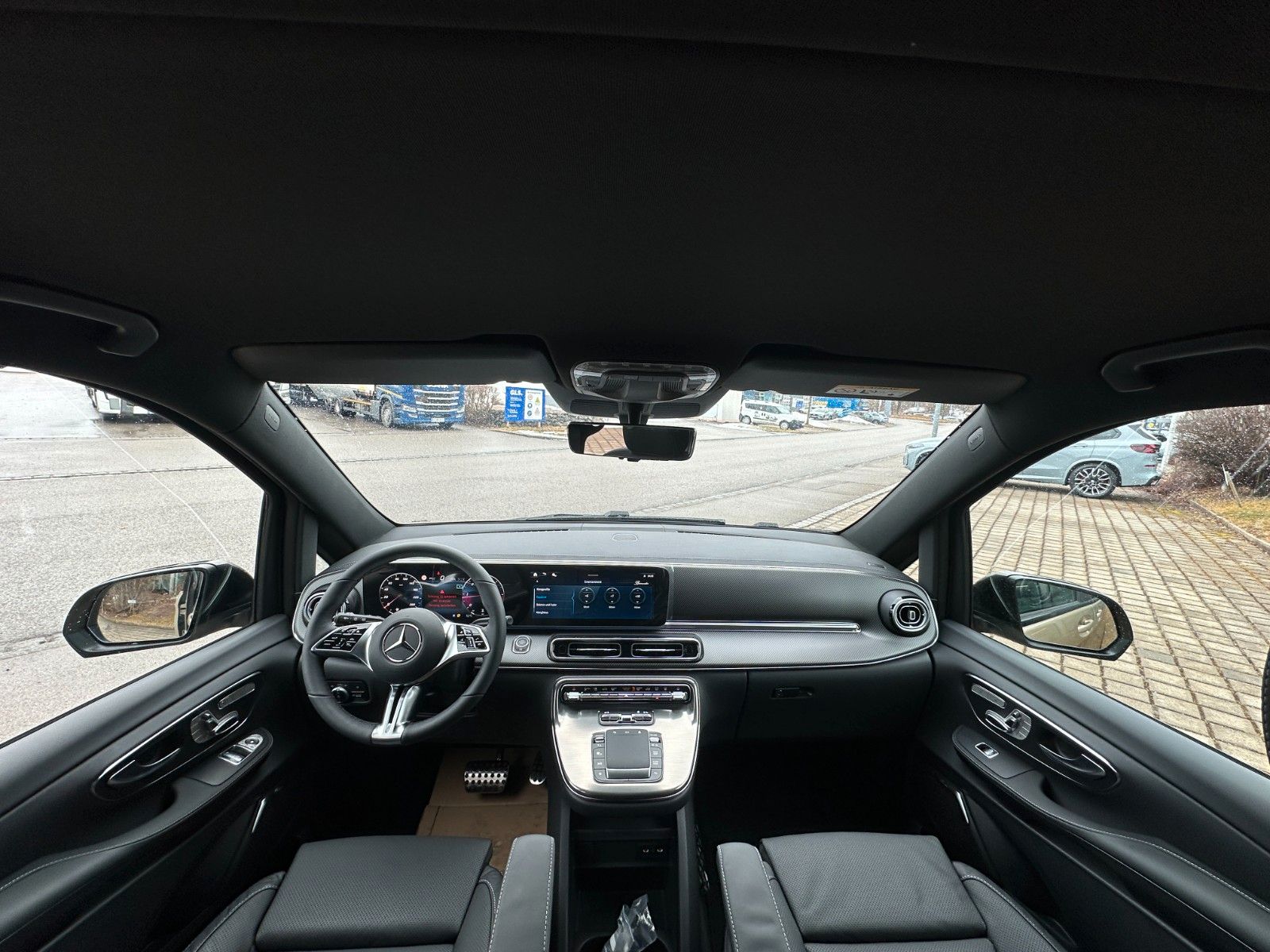 Fahrzeugabbildung Mercedes-Benz V300d 4M AMG,extralang,Luxussitz,DISTR,LUFT,AHK