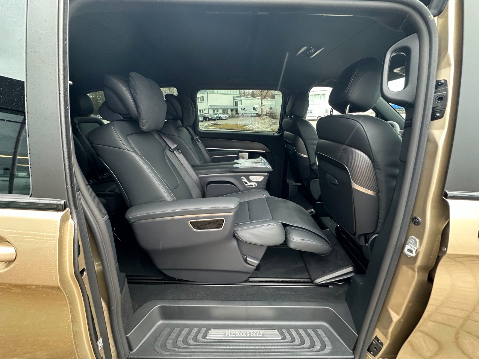 Fahrzeugabbildung Mercedes-Benz V300d 4M AMG,extralang,Luxussitz,DISTR,LUFT,AHK