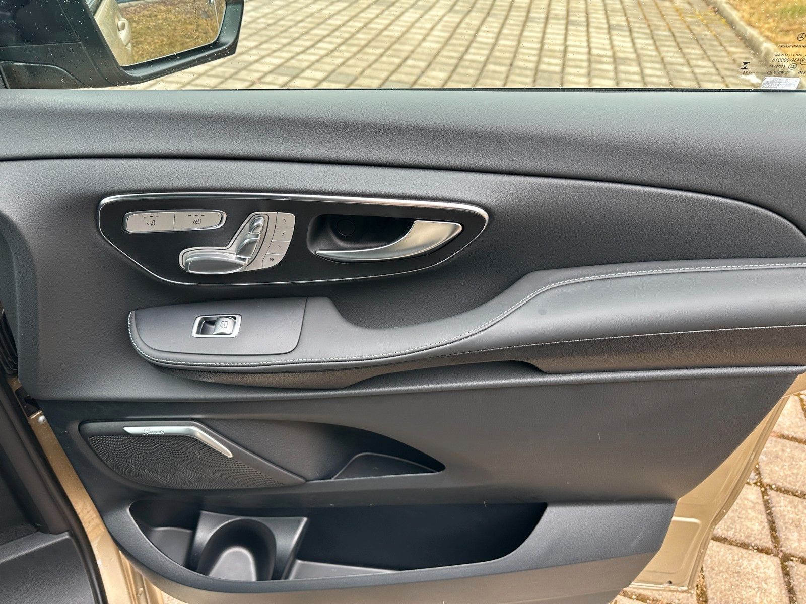 Fahrzeugabbildung Mercedes-Benz V300d 4M AMG,extralang,Luxussitz,DISTR,LUFT,AHK