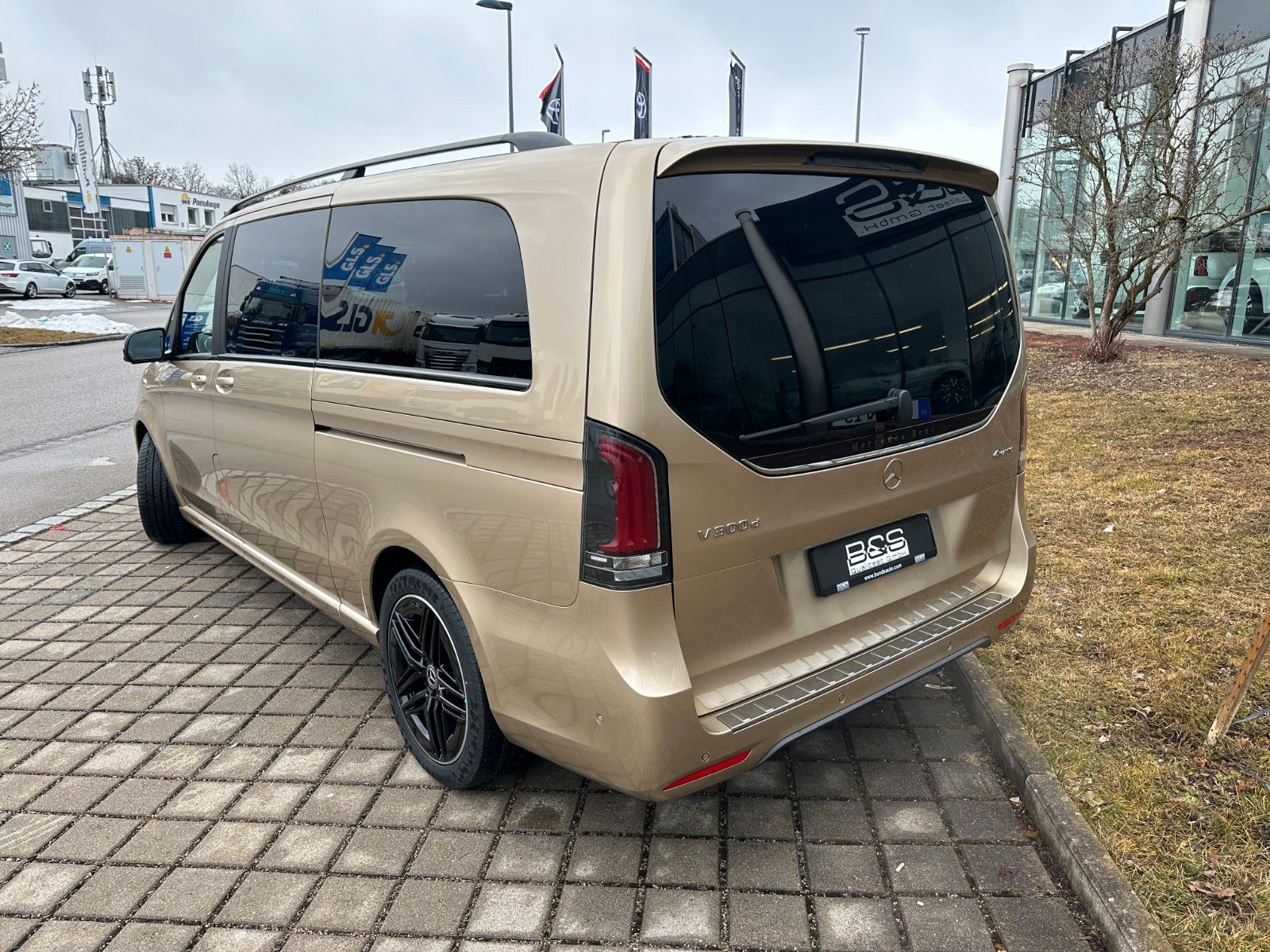 Fahrzeugabbildung Mercedes-Benz V300d 4M AMG,extralang,Luxussitz,DISTR,LUFT,AHK