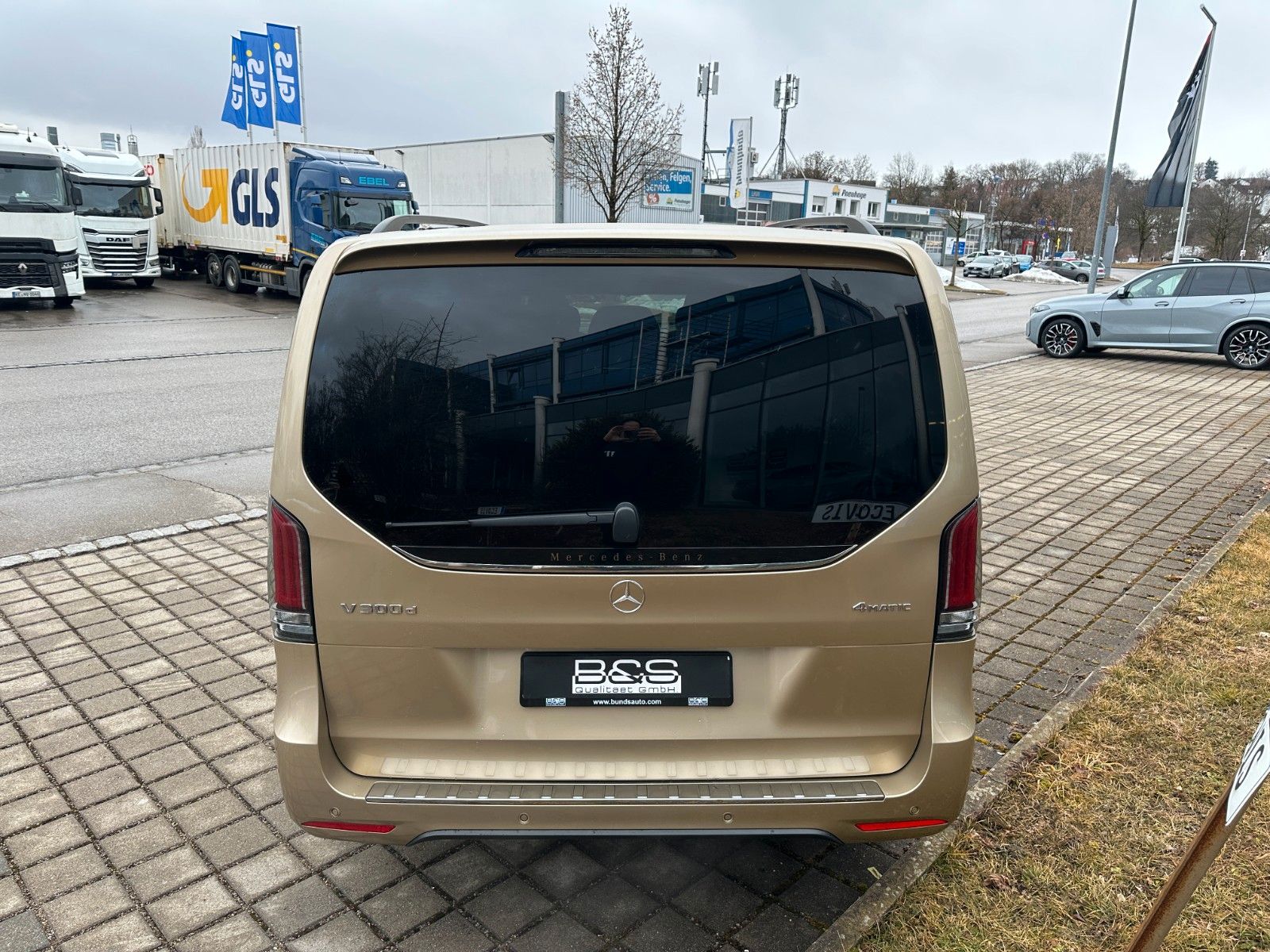 Fahrzeugabbildung Mercedes-Benz V300d 4M AMG,extralang,Luxussitz,DISTR,LUFT,AHK