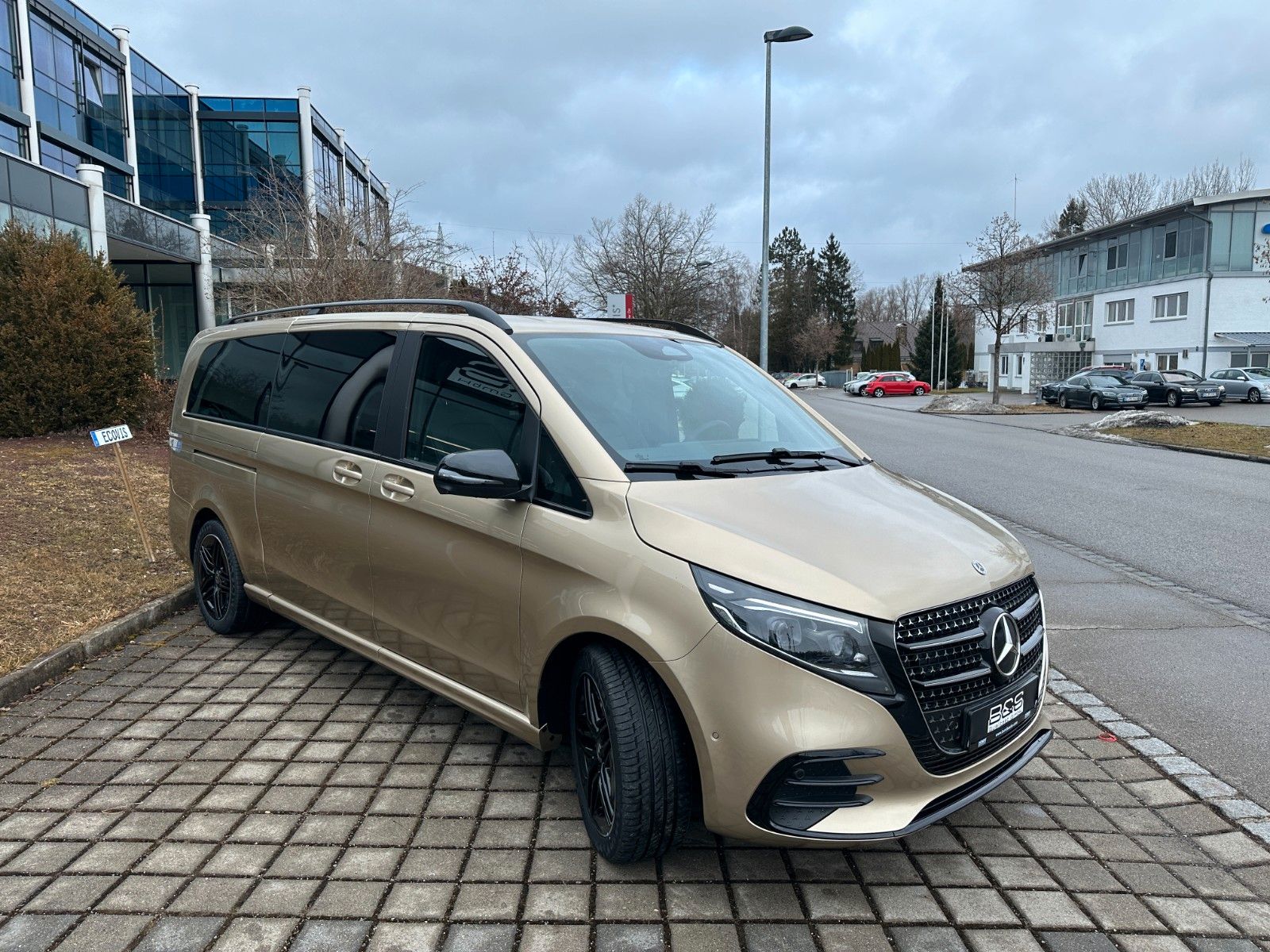 Fahrzeugabbildung Mercedes-Benz V300d 4M AMG,extralang,Luxussitz,DISTR,LUFT,AHK