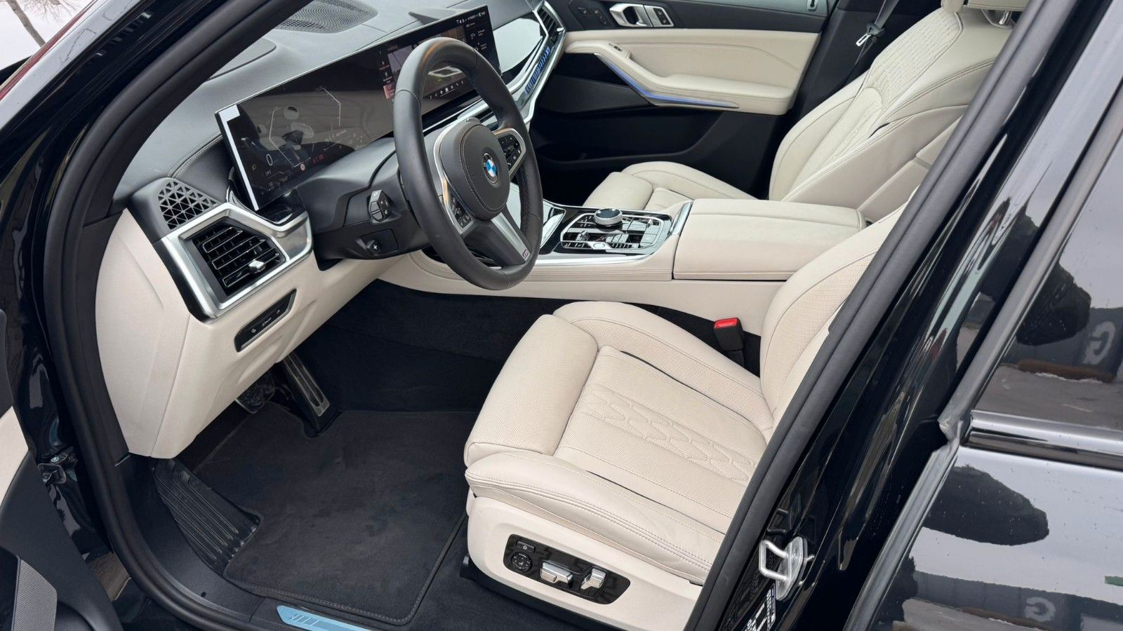 Fahrzeugabbildung BMW X7 xDrive 40d M Sport Pro,Aktivlenkung,SkyL,Luft