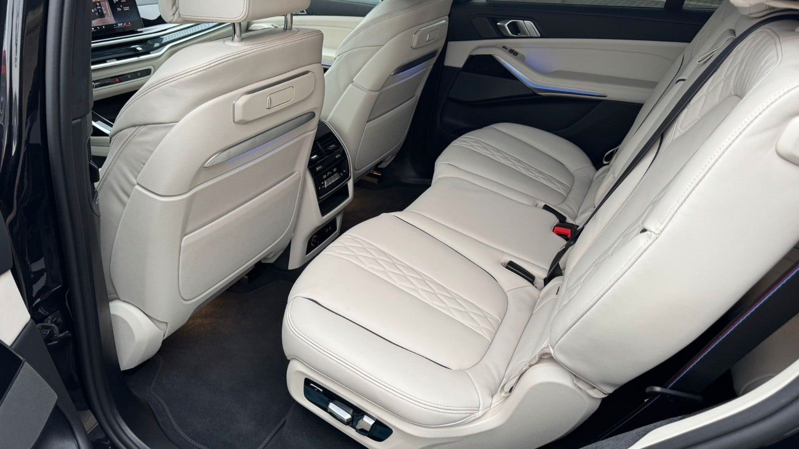 Fahrzeugabbildung BMW X7 xDrive 40d M Sport Pro,Aktivlenkung,SkyL,Luft