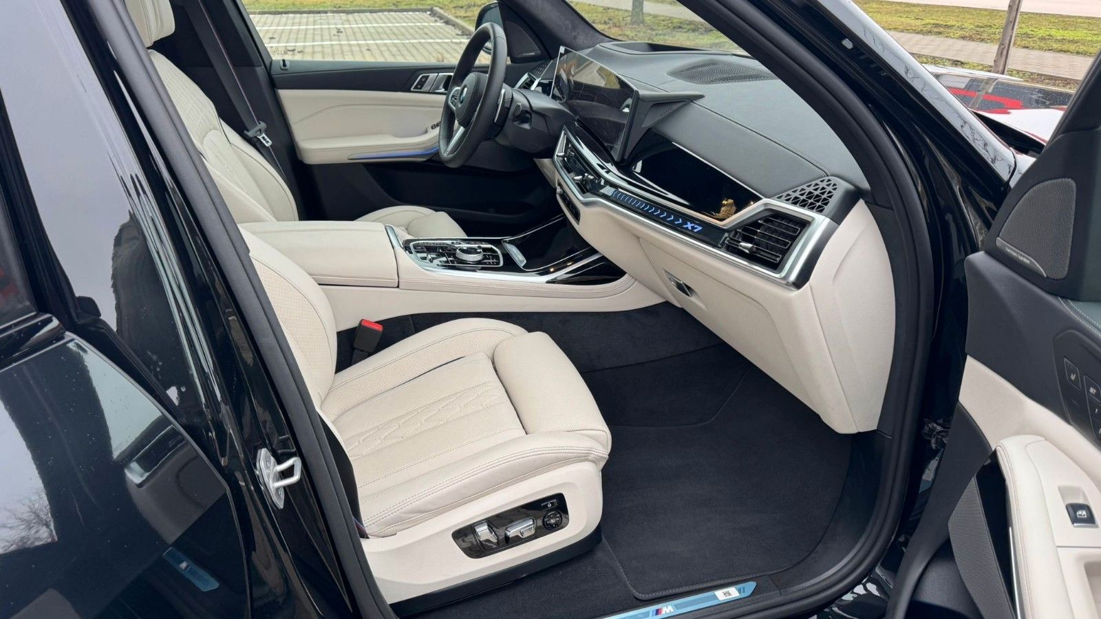 Fahrzeugabbildung BMW X7 xDrive 40d M Sport Pro,Aktivlenkung,SkyL,Luft