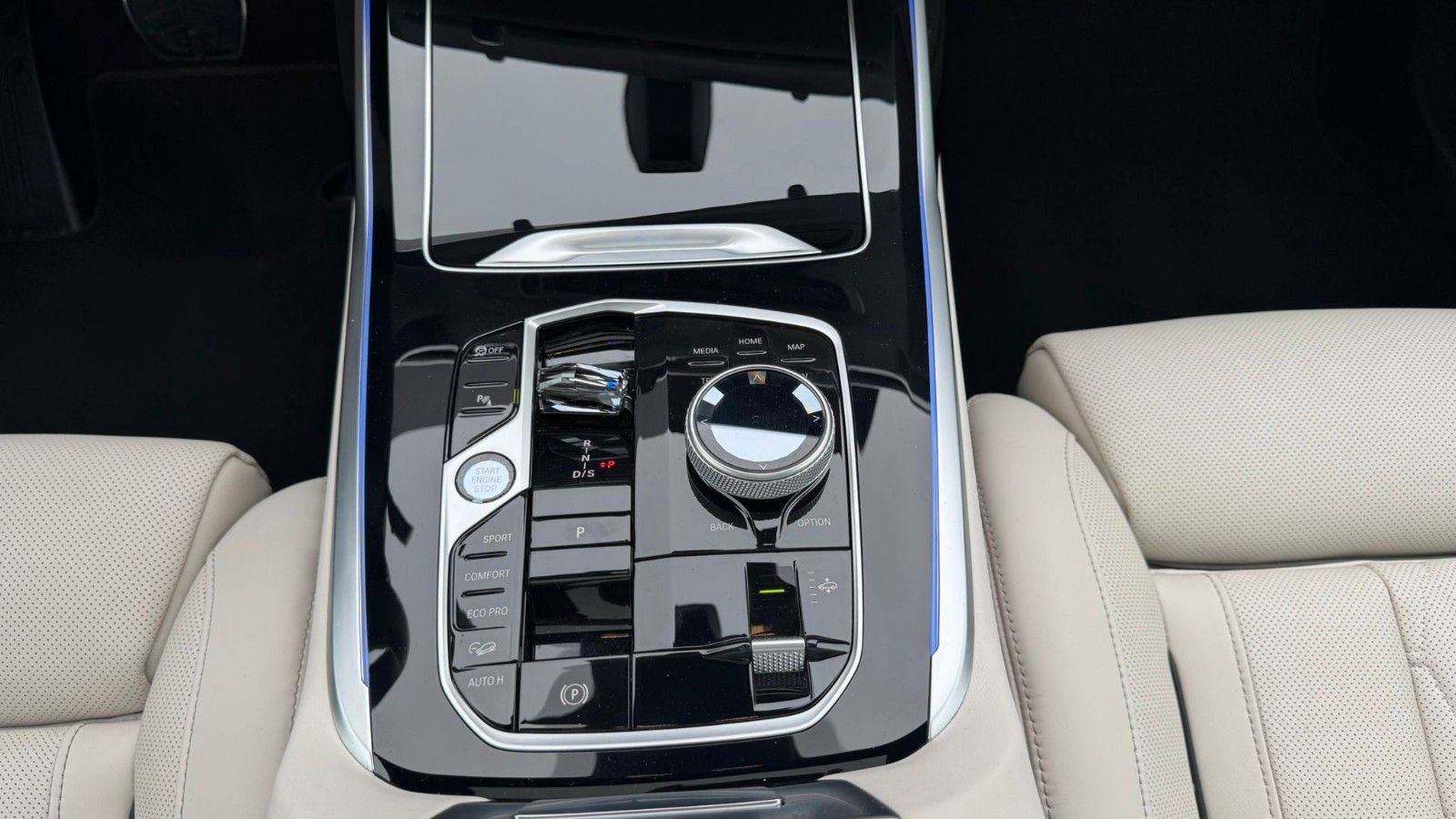 Fahrzeugabbildung BMW X7 xDrive 40d M Sport Pro,Aktivlenkung,SkyL,Luft