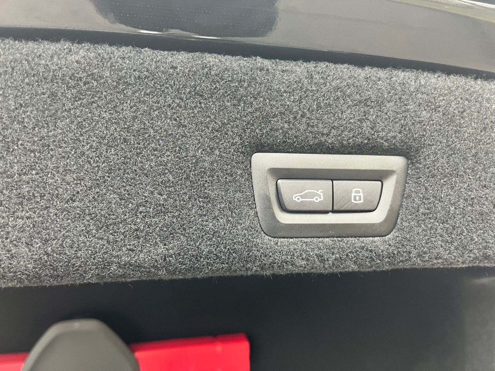 Fahrzeugabbildung BMW 740d xDrive M Sport TV,Aut.Tür,SkyL,B&W,Luft