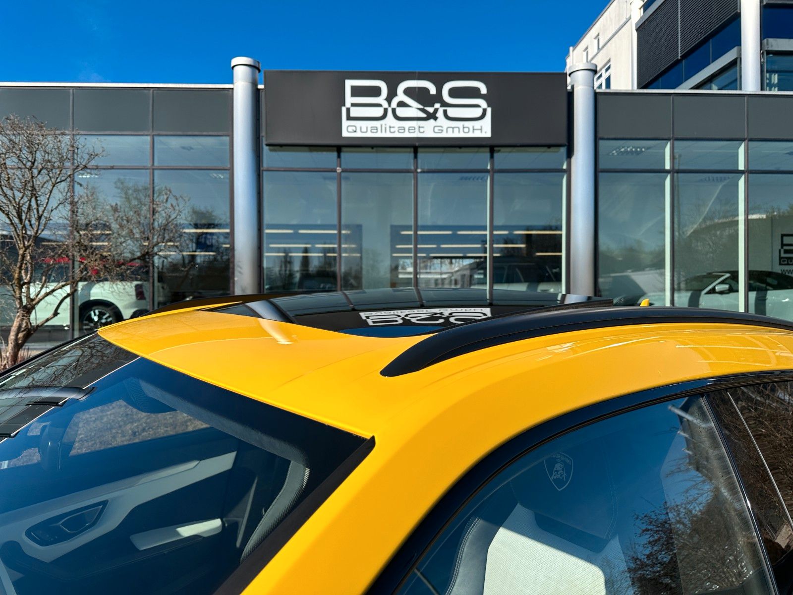 Fahrzeugabbildung Lamborghini Urus 4.0 V8 ACC,HUD,PANO,KERAMIK,LUFT,23",360...