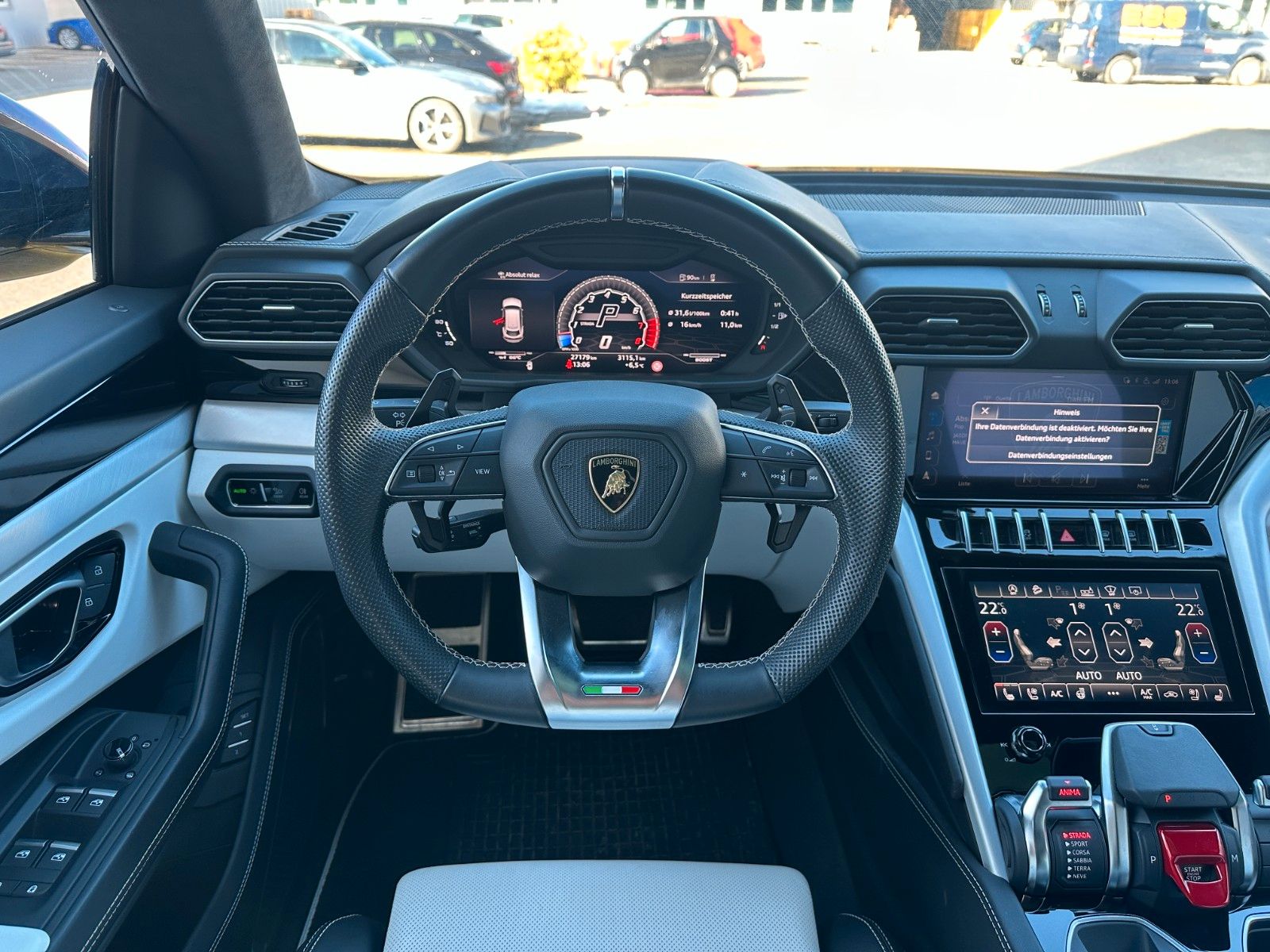 Fahrzeugabbildung Lamborghini Urus 4.0 V8 ACC,HUD,PANO,KERAMIK,LUFT,23",360...