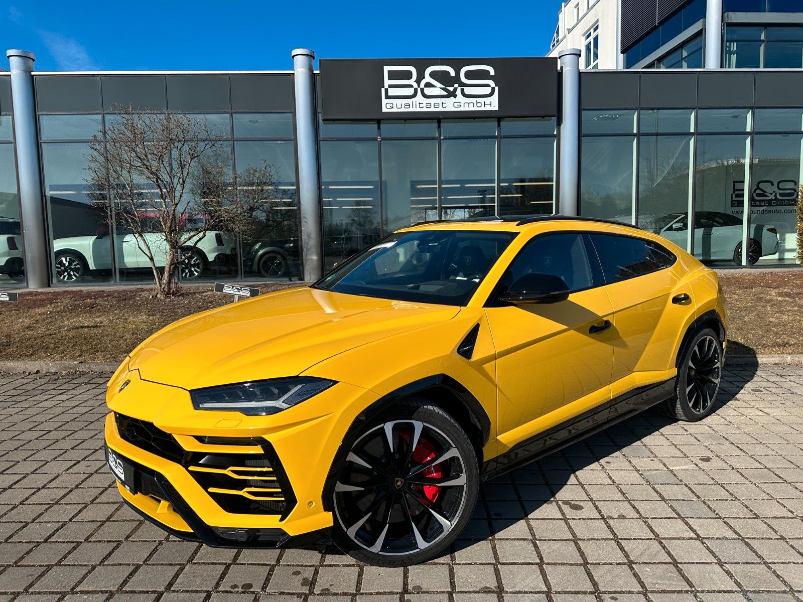 Fahrzeugabbildung Lamborghini Urus 4.0 V8 ACC,HUD,PANO,KERAMIK,LUFT,23",360...