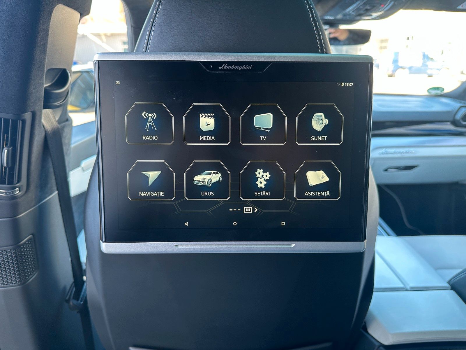 Fahrzeugabbildung Lamborghini Urus 4.0 V8 ACC,HUD,PANO,KERAMIK,LUFT,23",360...