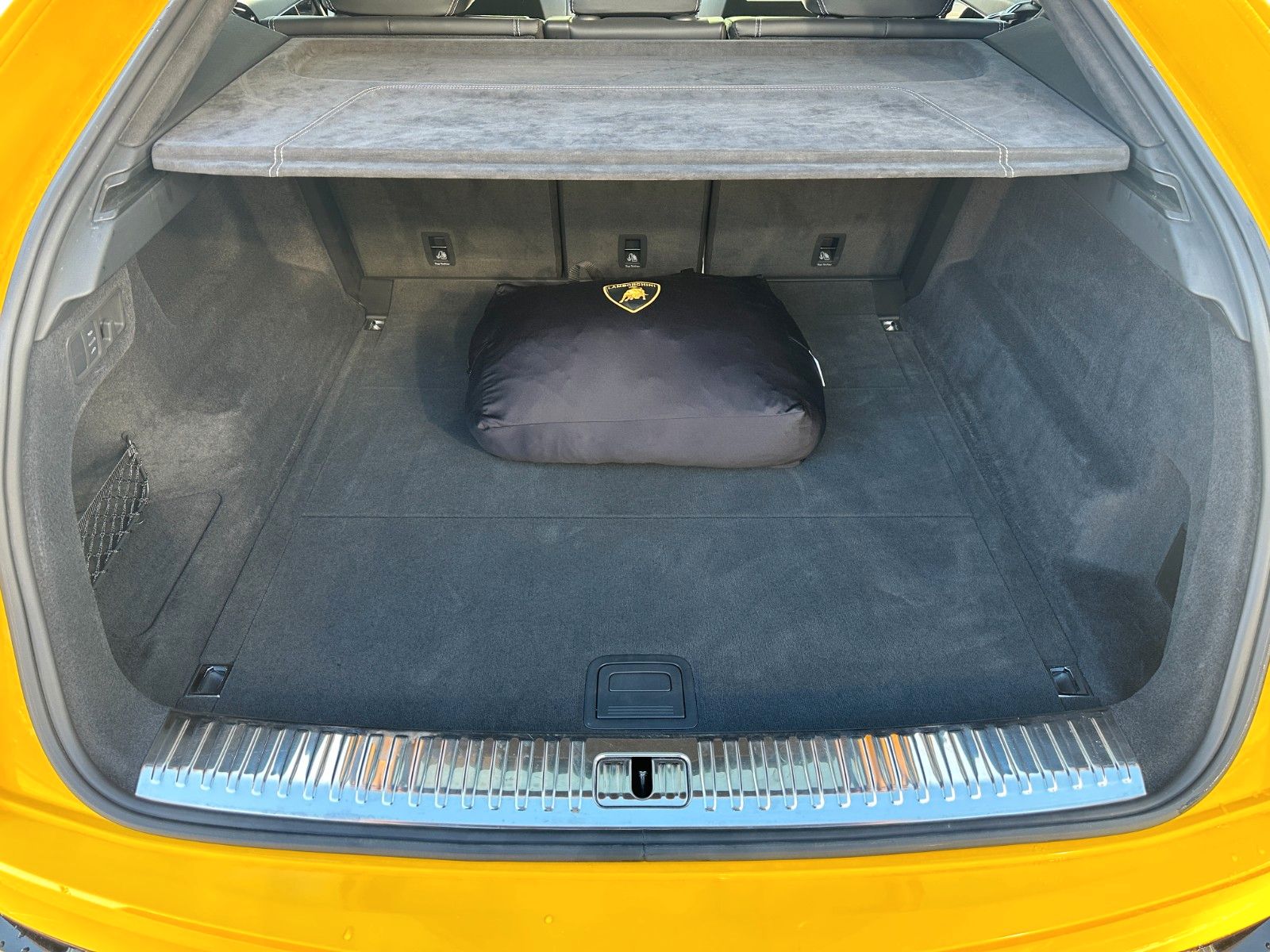 Fahrzeugabbildung Lamborghini Urus 4.0 V8 ACC,HUD,PANO,KERAMIK,LUFT,23",360...