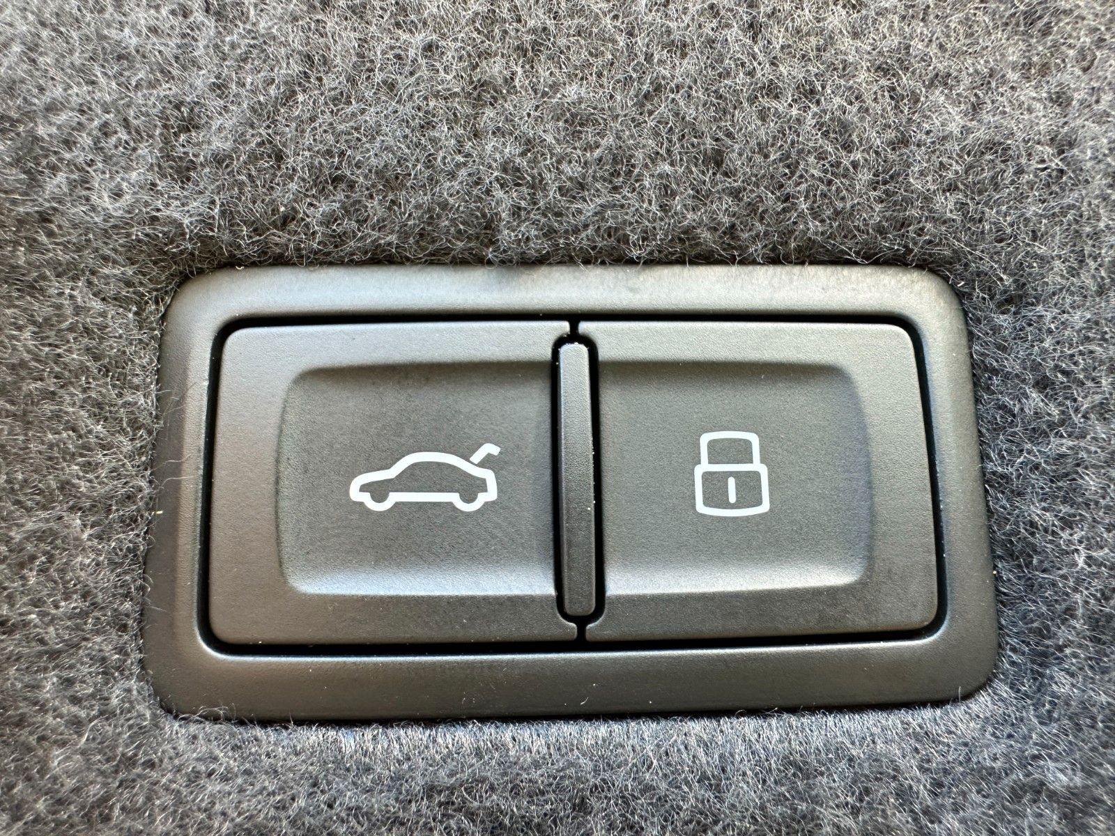 Fahrzeugabbildung Lamborghini Urus 4.0 V8 ACC,HUD,PANO,KERAMIK,LUFT,23",360...