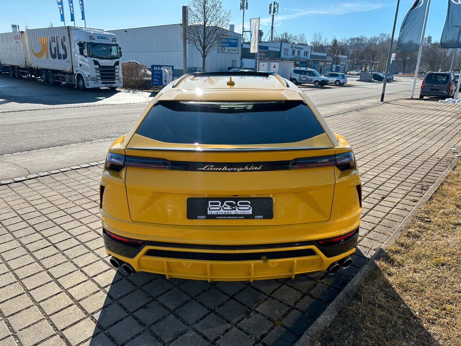 Fahrzeugabbildung Lamborghini Urus 4.0 V8 ACC,HUD,PANO,KERAMIK,LUFT,23",360...