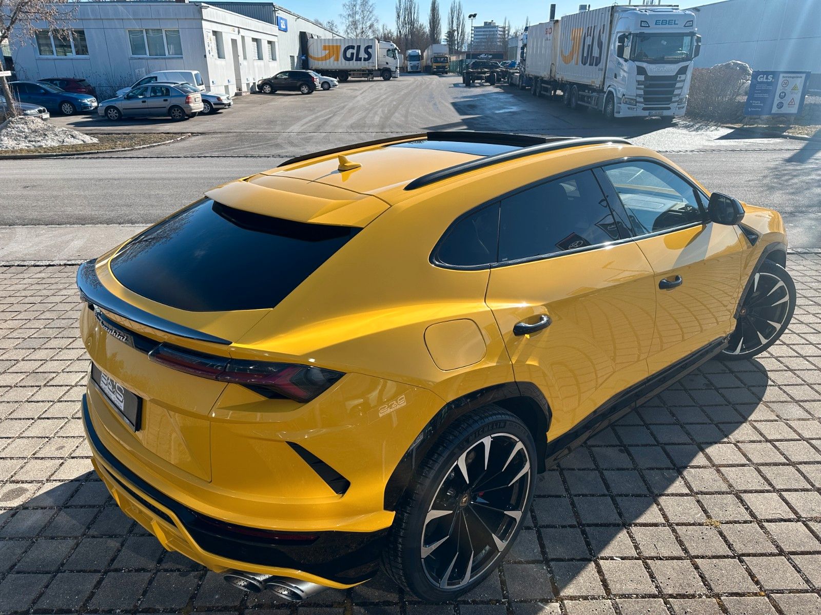 Fahrzeugabbildung Lamborghini Urus 4.0 V8 ACC,HUD,PANO,KERAMIK,LUFT,23",360...
