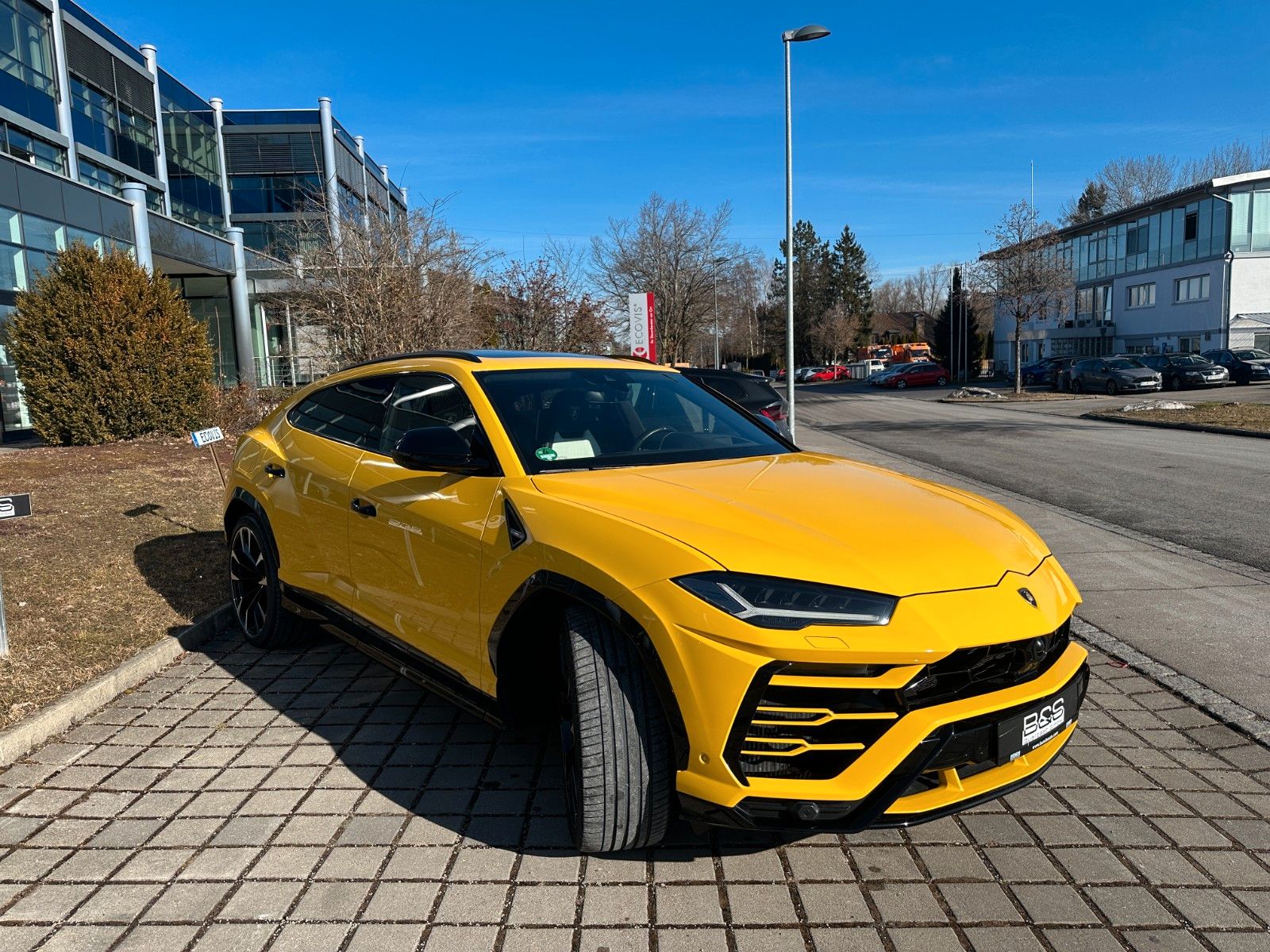 Fahrzeugabbildung Lamborghini Urus 4.0 V8 ACC,HUD,PANO,KERAMIK,LUFT,23",360...
