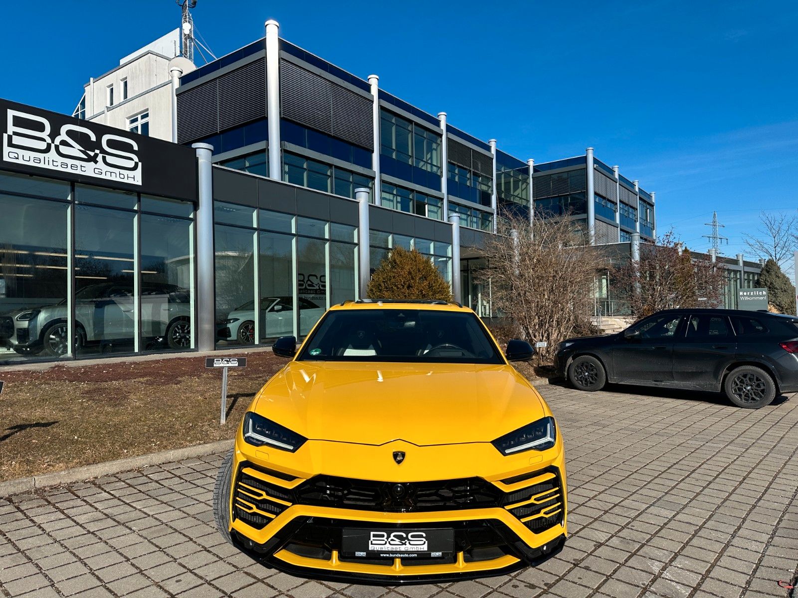 Fahrzeugabbildung Lamborghini Urus 4.0 V8 ACC,HUD,PANO,KERAMIK,LUFT,23",360...