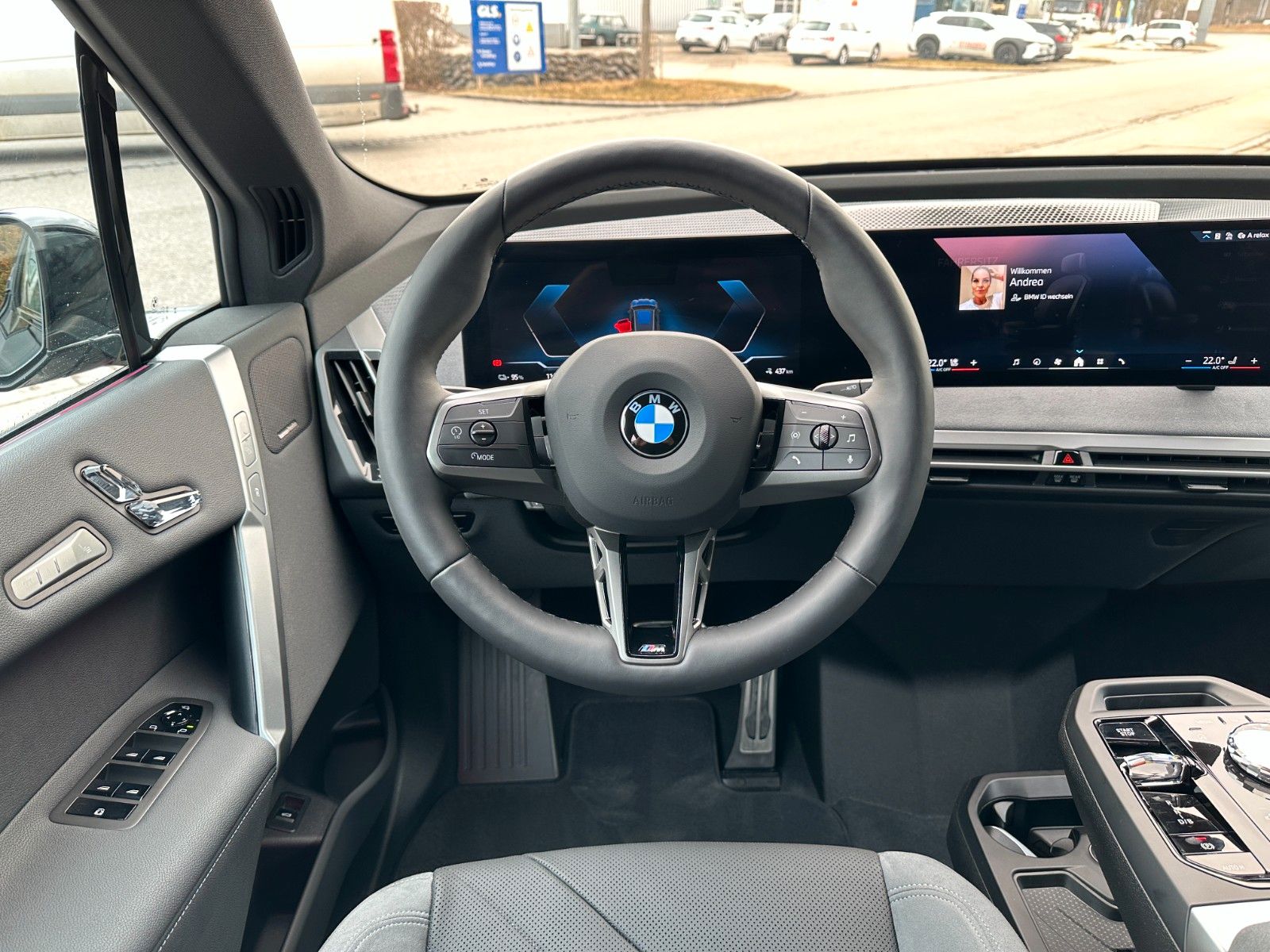 Fahrzeugabbildung BMW iX 45 xDrive M Sport ACC,HUD,HARMAN,AHK,SOFTCL,.