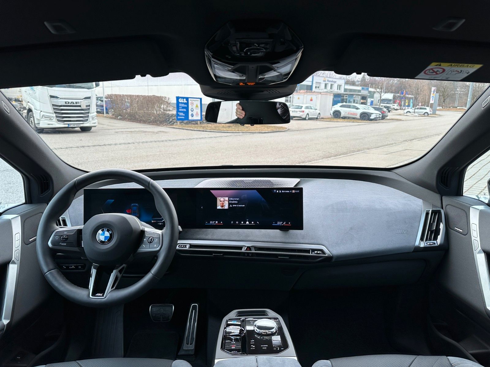 Fahrzeugabbildung BMW iX 45 xDrive M Sport ACC,HUD,HARMAN,AHK,SOFTCL,.