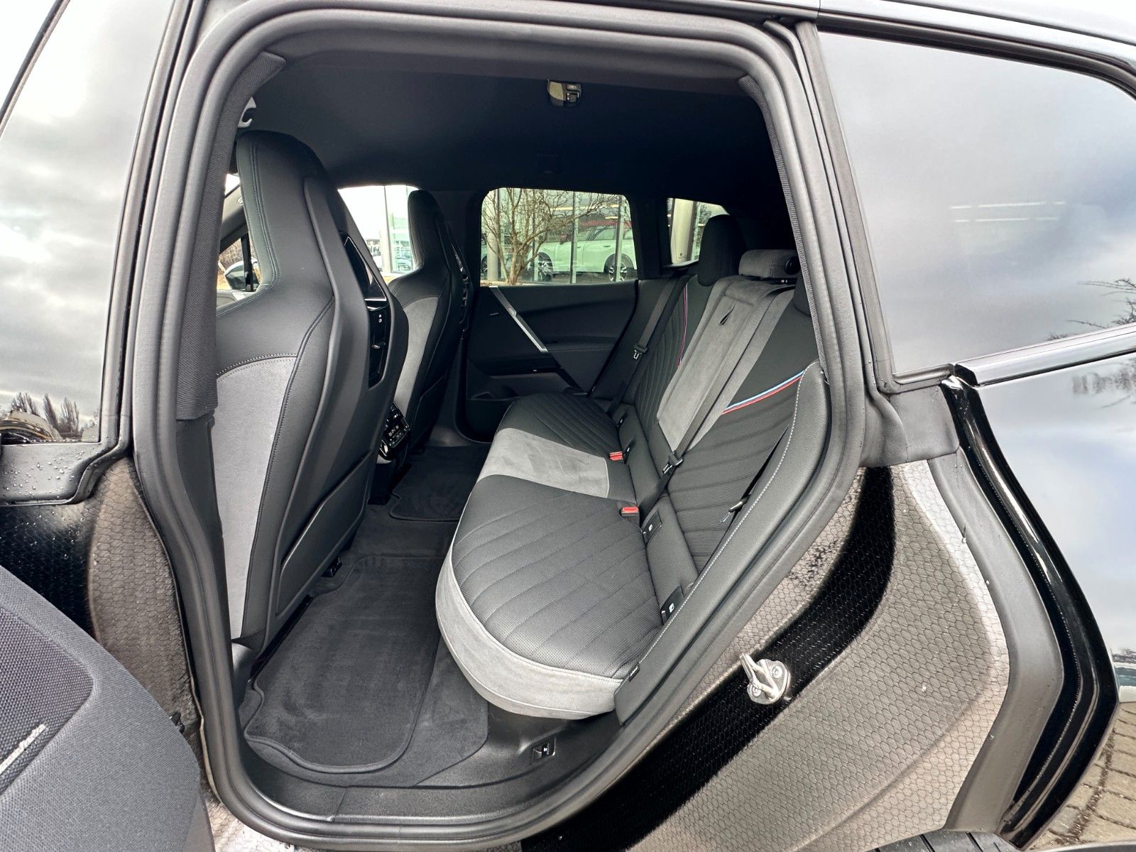 Fahrzeugabbildung BMW iX 45 xDrive M Sport ACC,HUD,HARMAN,AHK,SOFTCL,.