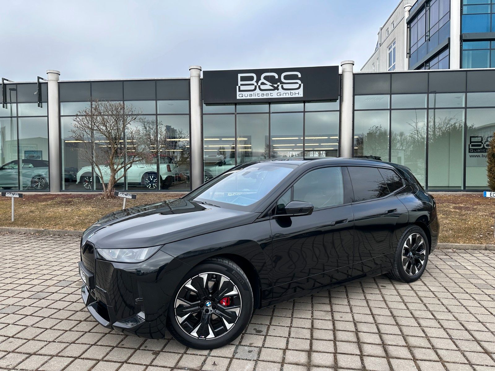 Fahrzeugabbildung BMW iX 45 xDrive M Sport ACC,HUD,HARMAN,AHK,SOFTCL,.