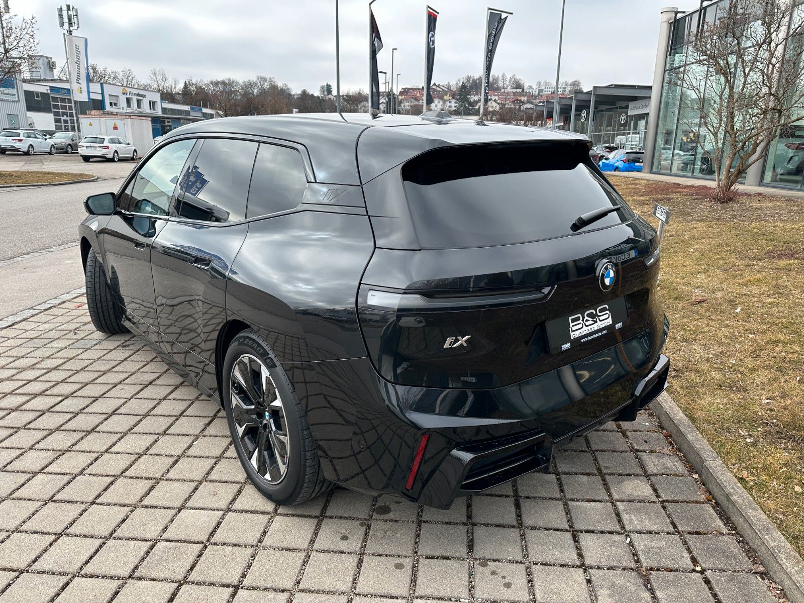 Fahrzeugabbildung BMW iX 45 xDrive M Sport ACC,HUD,HARMAN,AHK,SOFTCL,.