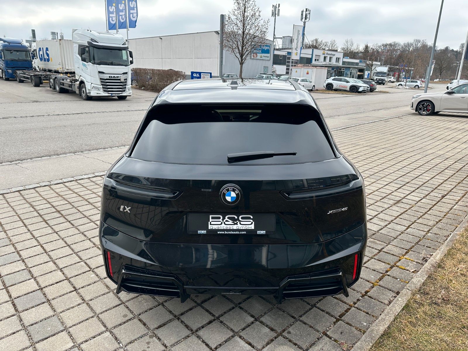 Fahrzeugabbildung BMW iX 45 xDrive M Sport ACC,HUD,HARMAN,AHK,SOFTCL,.