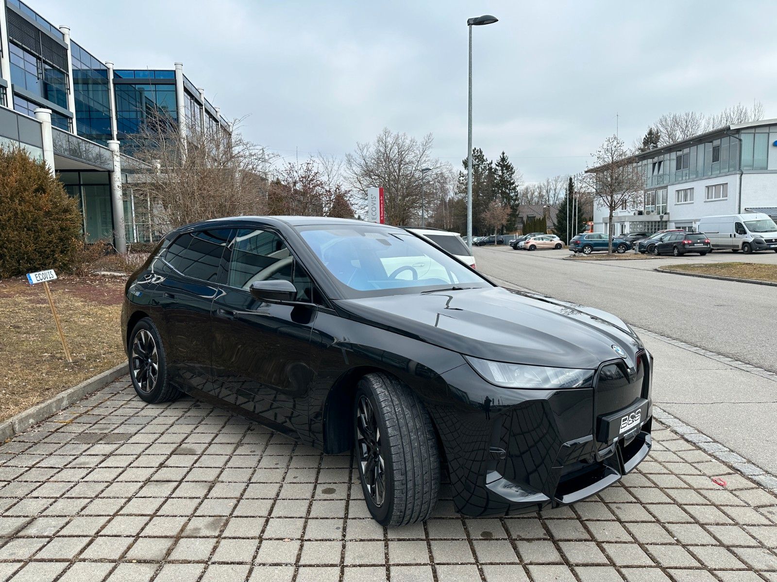 Fahrzeugabbildung BMW iX 45 xDrive M Sport ACC,HUD,HARMAN,AHK,SOFTCL,.