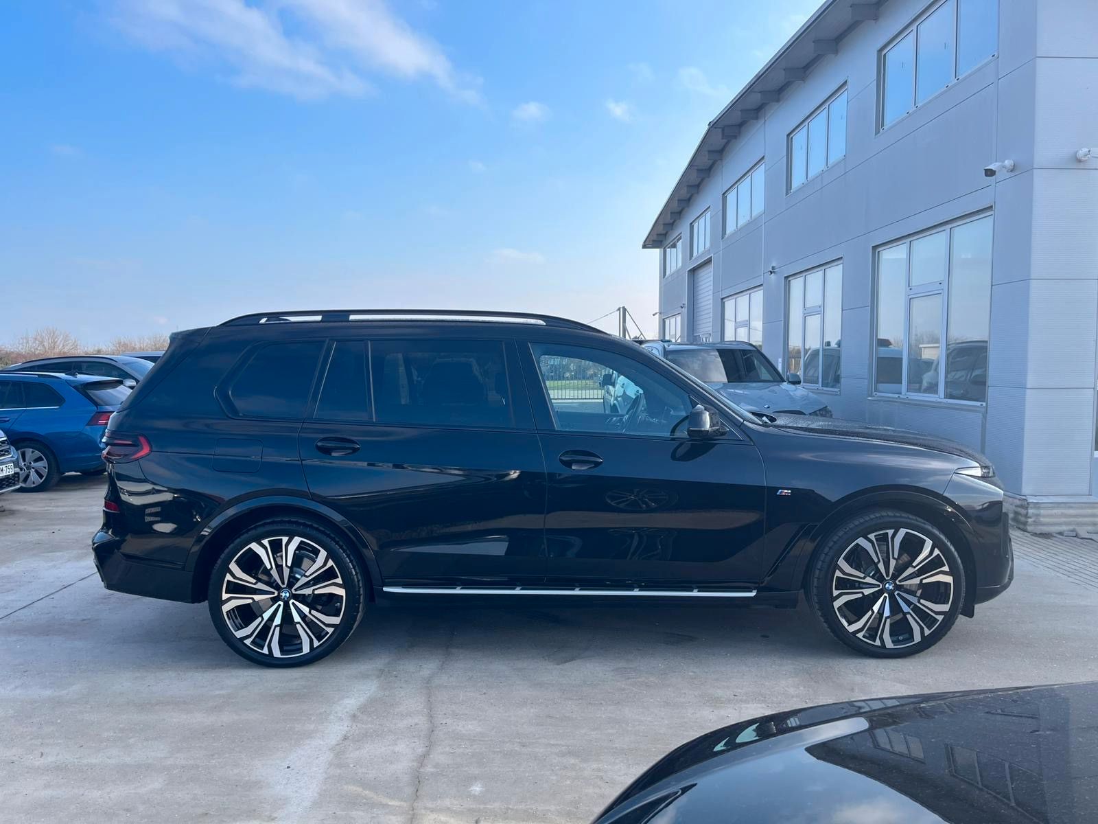 Fahrzeugabbildung BMW X7 40d M Sport ACC,HUD,SKYL,HARMAN,LUFT,AKTIVL.